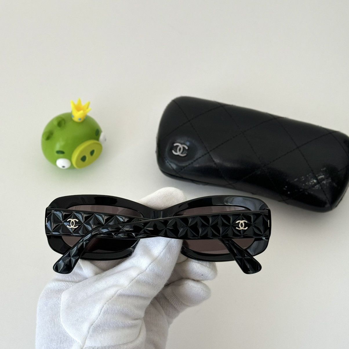 Chanel VINTAGE CHANEL SUNGLASSES Size ONE SIZE - 1 Thumbnail