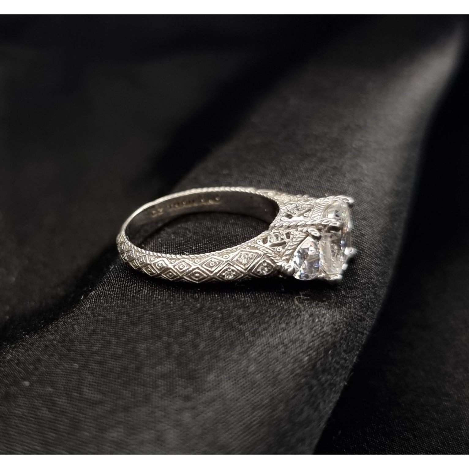 Judith Ripka Judith Ripka 925 Sterling Silver Ring Elegant Design Size 8. Size ONE SIZE - 2 Thumbnail