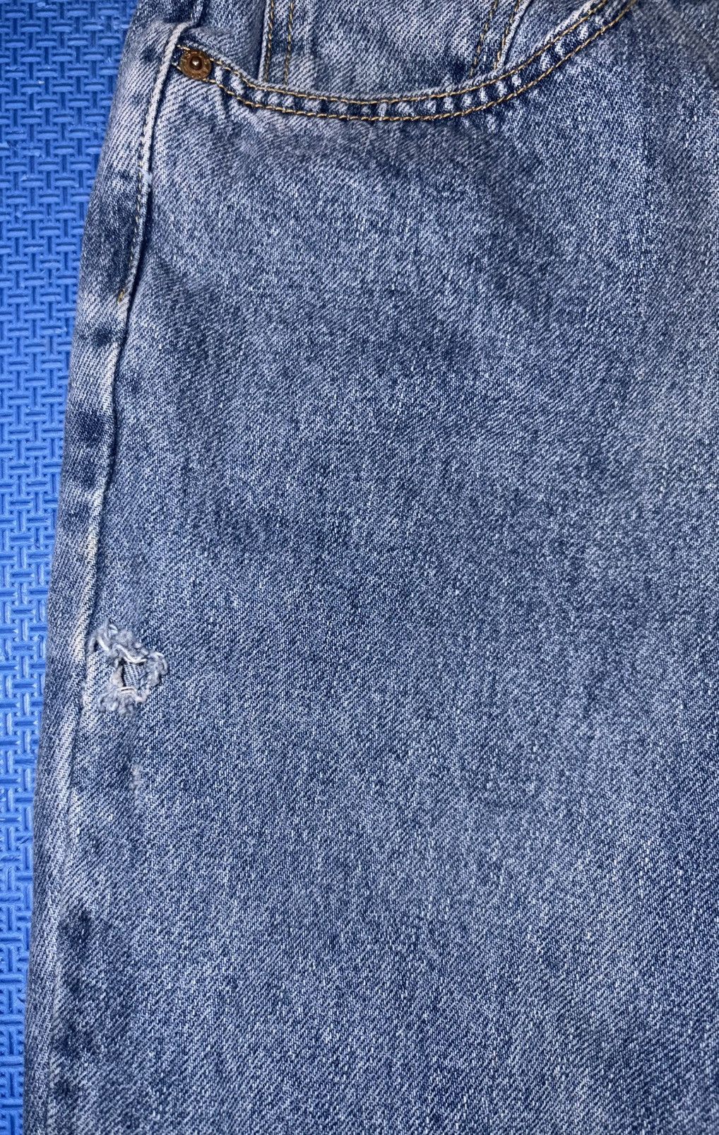 Levi's Vintage womens Levis jeans Relaxed tapered 22M Size 42" / US 20 - 3 Thumbnail