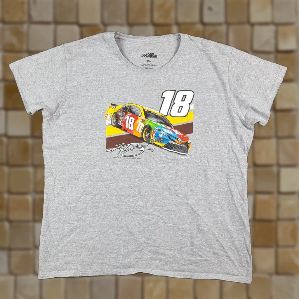 NASCAR VINTAGE Joe Gibbs Racing Kyle Busch #18 M&M Racing NASCAR T-Shirt Adult XL Gray Short Sleeve Retro 90s Mens Size US XL / EU 56 / 4 - 1 Thumbnail