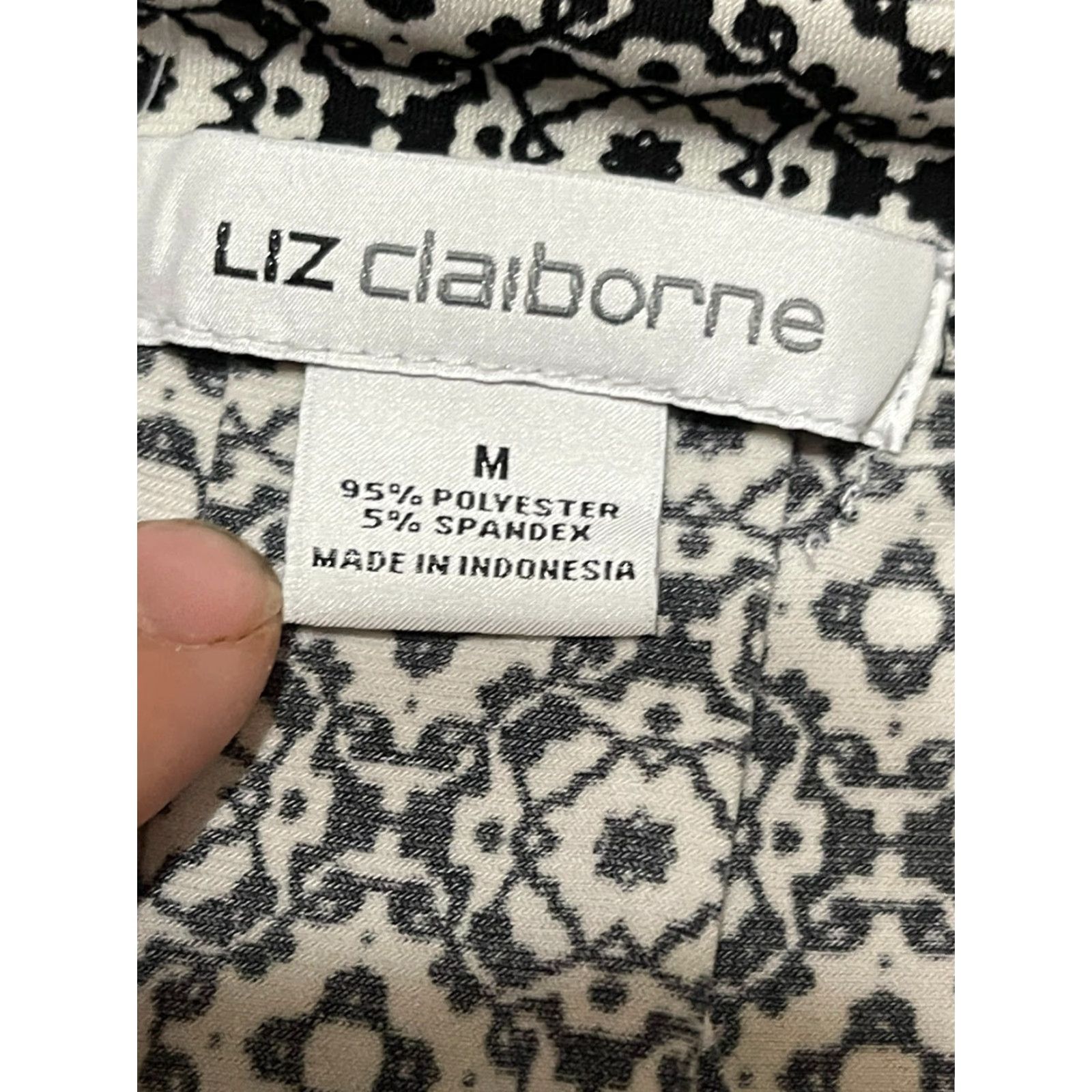 Liz Claiborne Liz Claiborne Shirt Women's Medium Red White Black All over print Button Up Casual Modern Geometric Reg sleeveless Vintage No Size M / US 6-8 / IT 42-44 - 5 Thumbnail