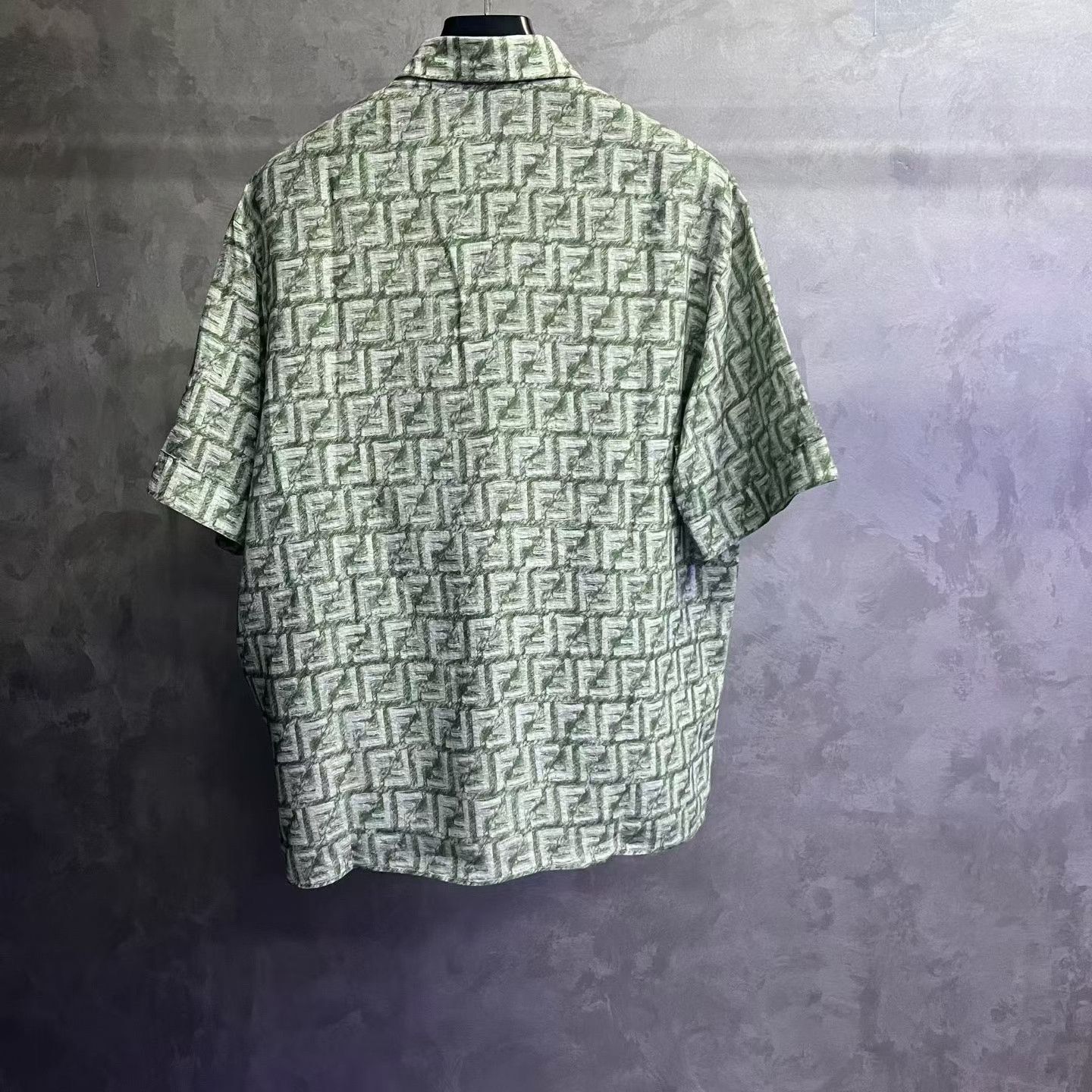 Fendi Fendi 2024 Green Logo Print Short-Sleeve Shirt Size US M / EU 48-50 / 2 - 2 Thumbnail