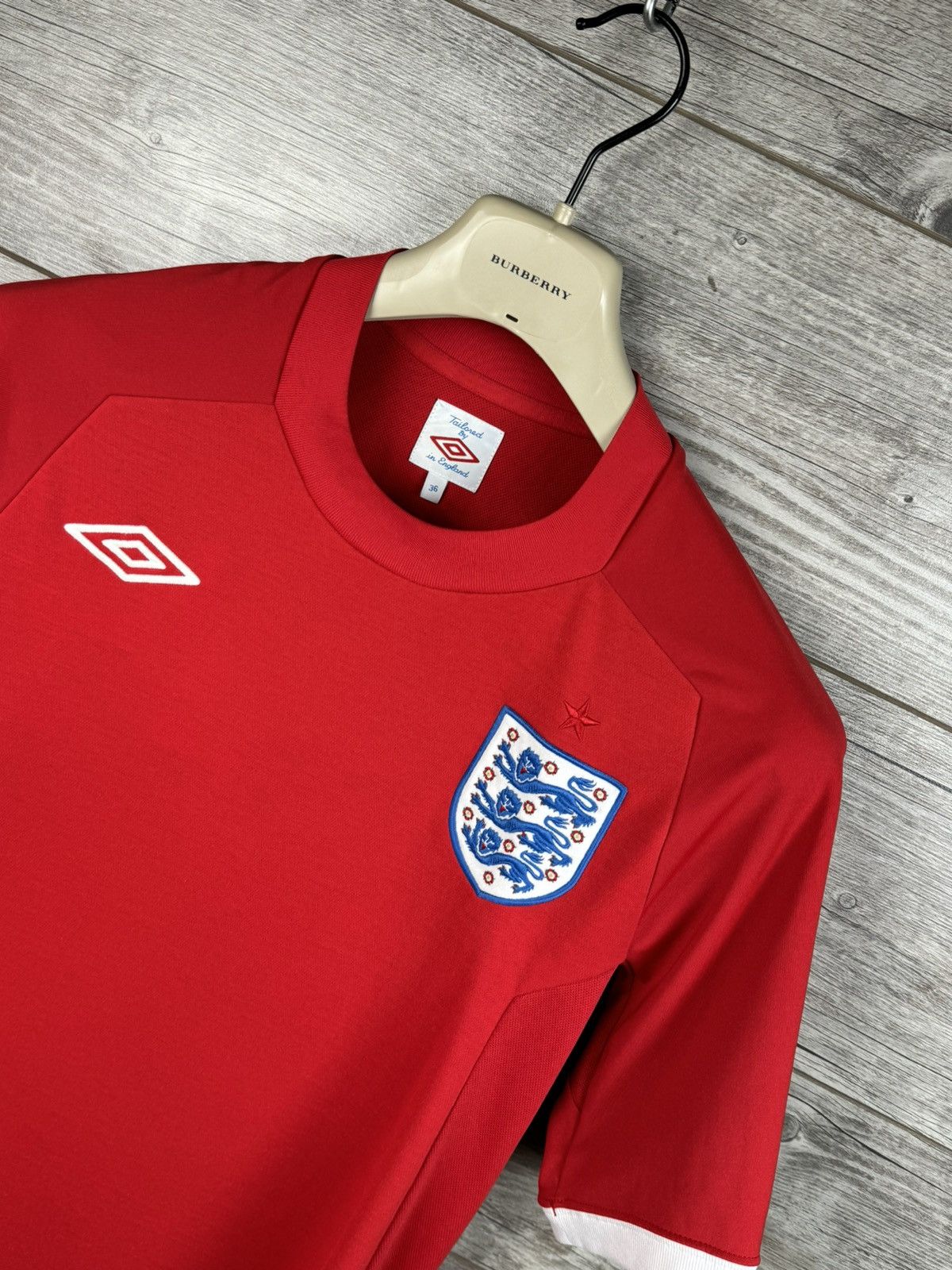 Umbro Umbro soccer jersey England 🏴󠁧󠁢󠁥󠁮󠁧󠁿 size s-m Size US S / EU 44-46 / 1 - 12 Thumbnail