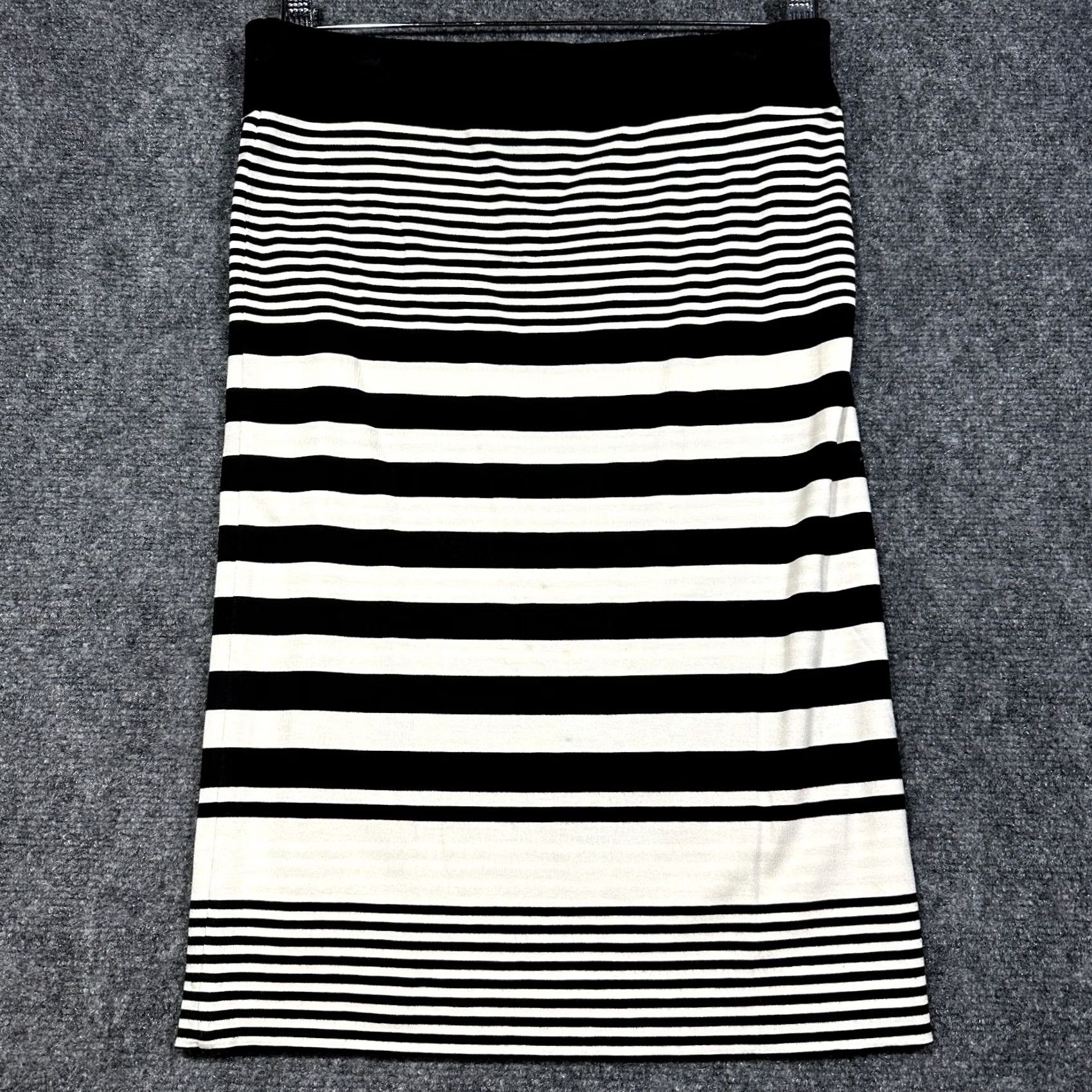Loft Ann Taylor LOFT Skirt Womens Small Knit Stretch Pencil Pull On Black White Size 32" / US 10 / IT 46 - 6 Thumbnail