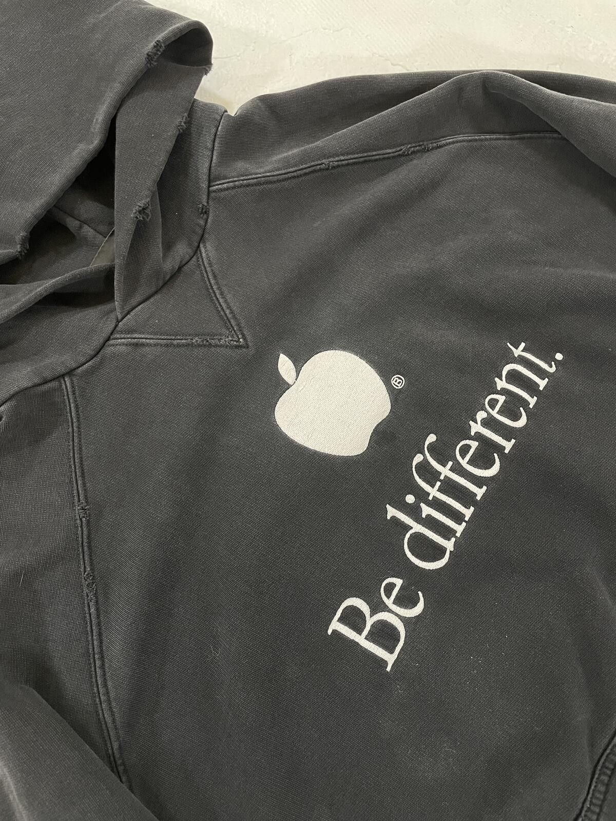 Balenciaga Balenciaga "Be Differet" apple hoodie Size US L / EU 52-54 / 3 - 2 Thumbnail