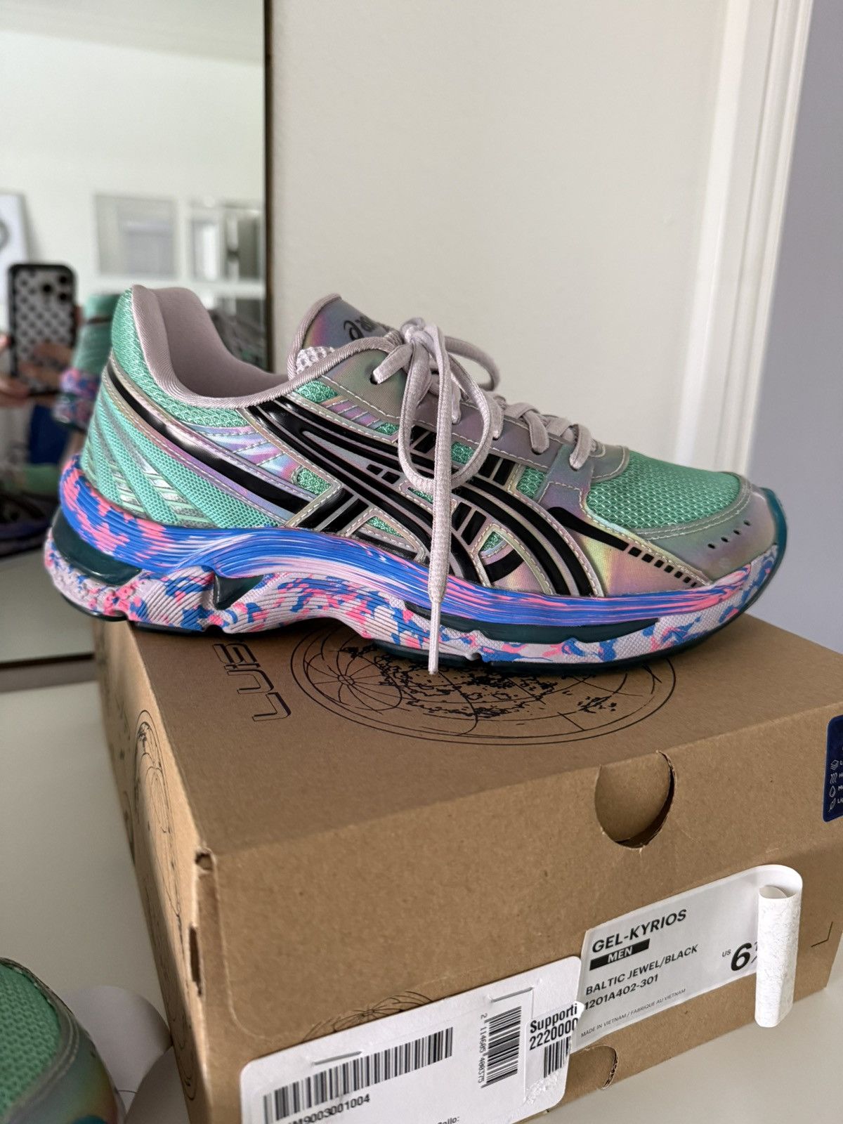 Asics ASICS x Luisaviaroma Gel Kyrios Size:6.5 Color:Iridescent Size US 6.5 / EU 39-40 - 1 Thumbnail