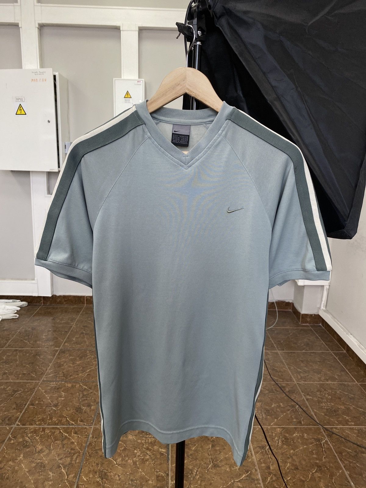 Nike 🇺🇸 Vintage 90s Nike T-Shirt Y2K Rare Retro Hype Size US M / EU 48-50 / 2 - 1 Thumbnail