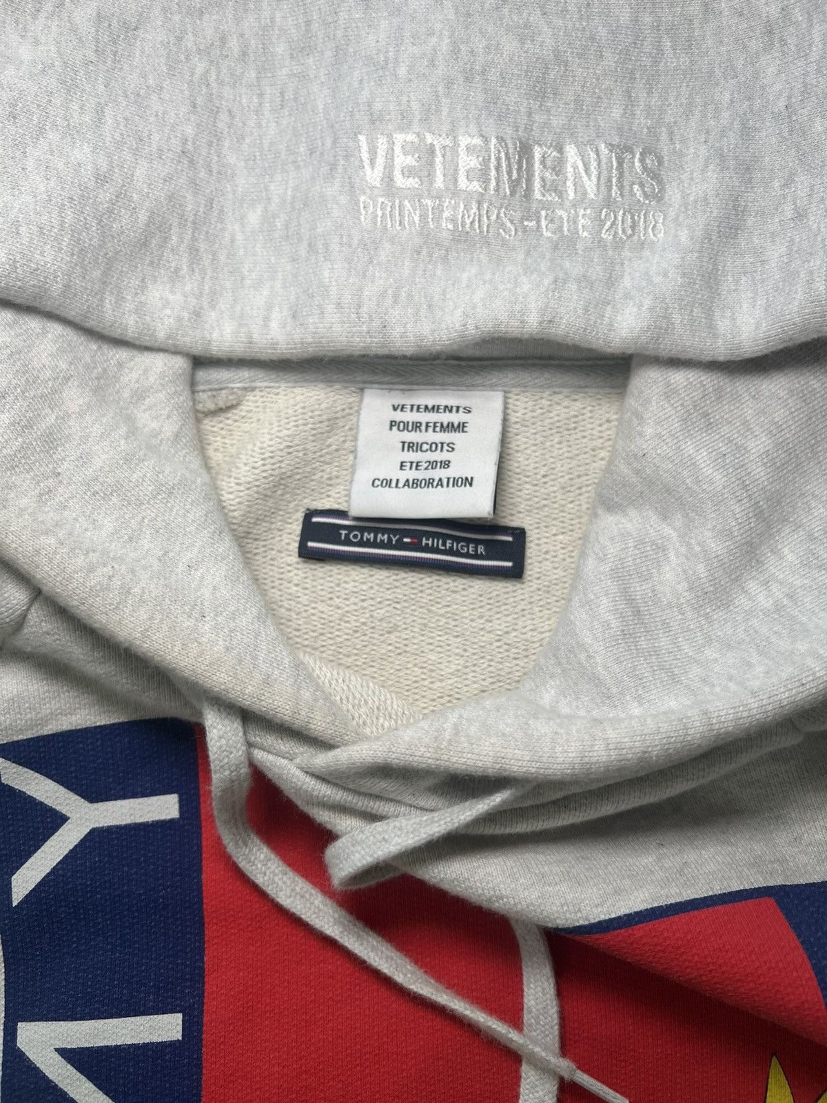 Tommy Hilfiger × Vetements Tommy Hilfiger X Vêtements 2018 over size hoodie Size US XL / EU 56 / 4 - 3 Thumbnail