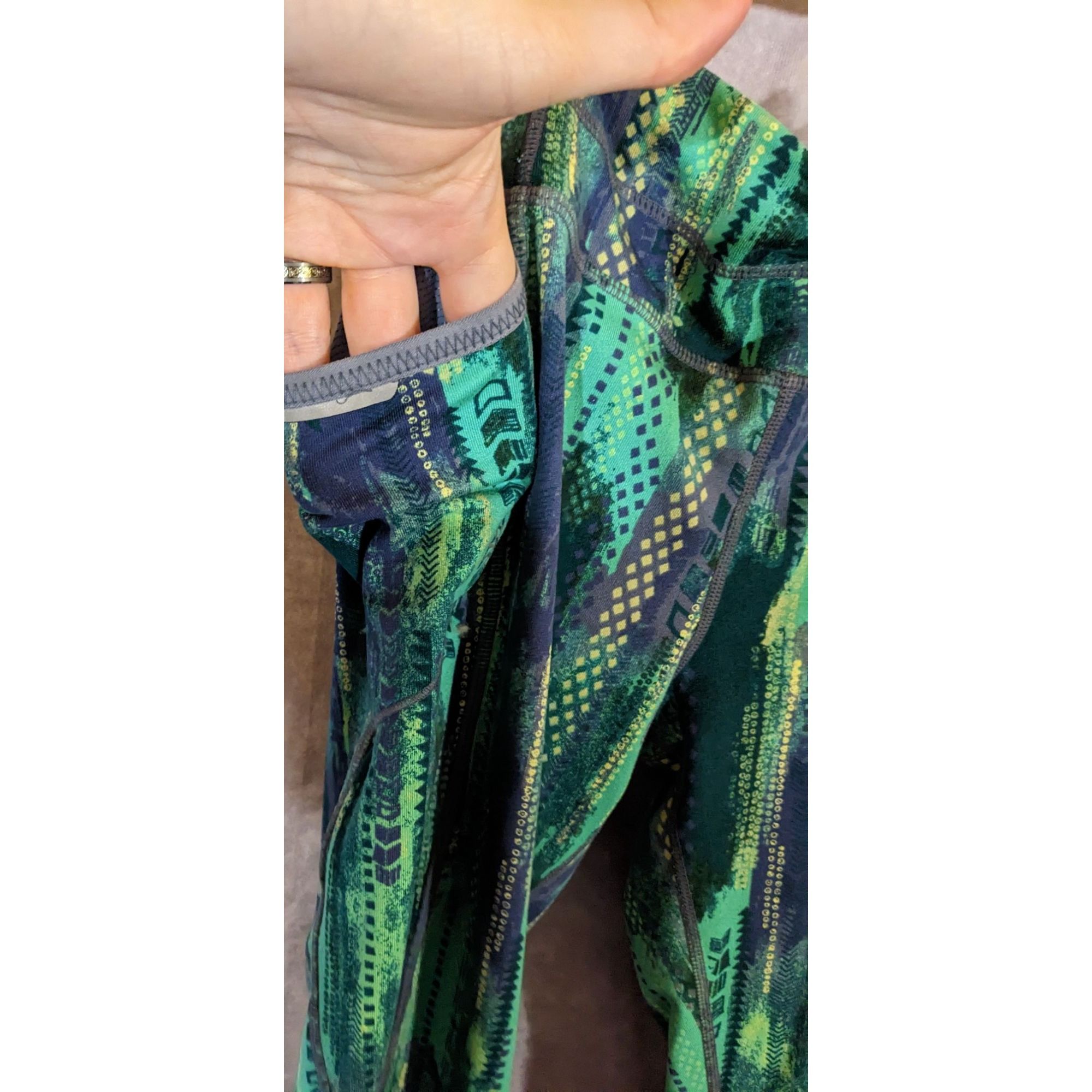 Athleta Athleta Green Abstract Print Capri Leggings With Pockets Siz Size 29" - 7 Thumbnail