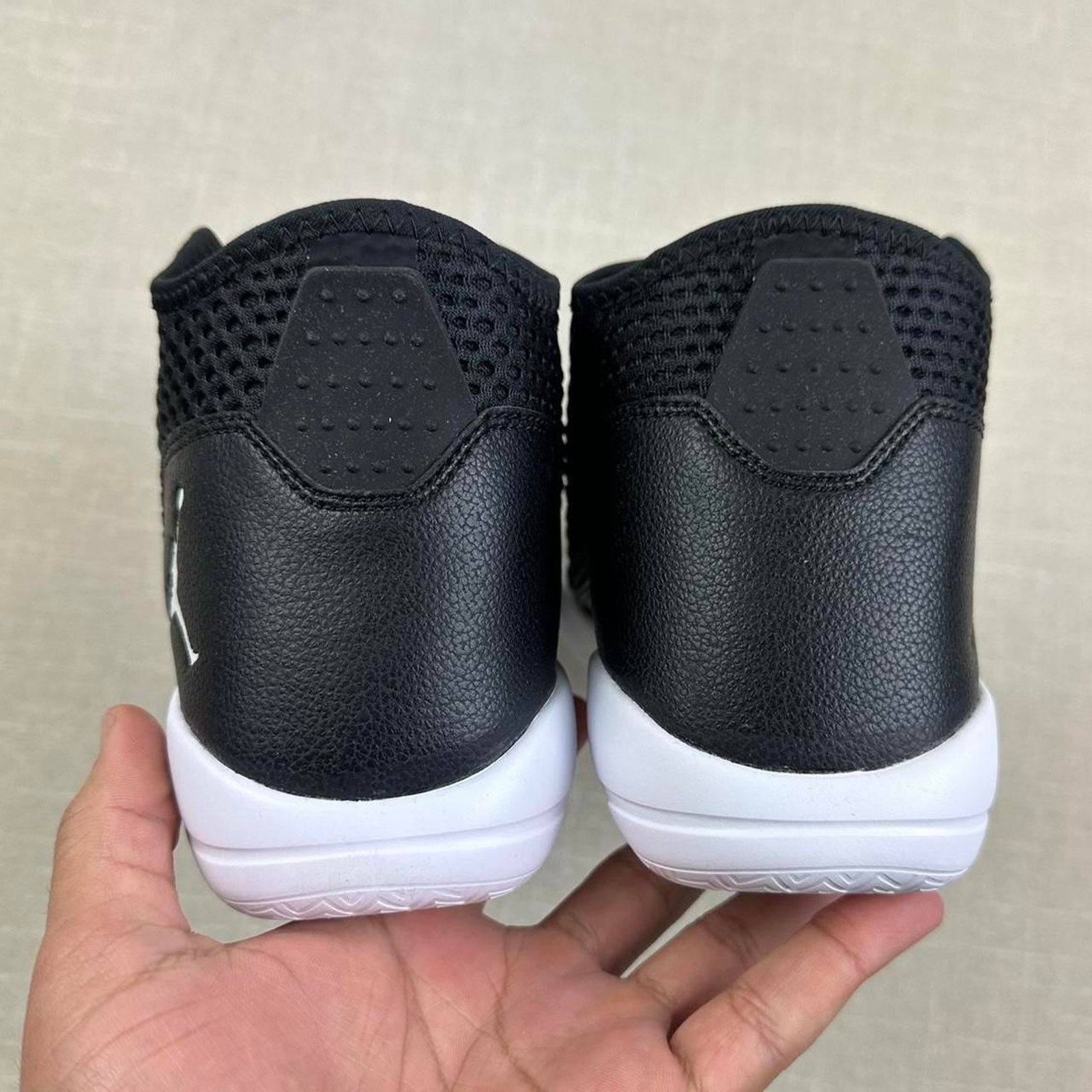 Jordan Brand 2016 Jordan Reveal "Black/White" 8.5M Size US 8.5 / EU 41-42 - 4 Thumbnail
