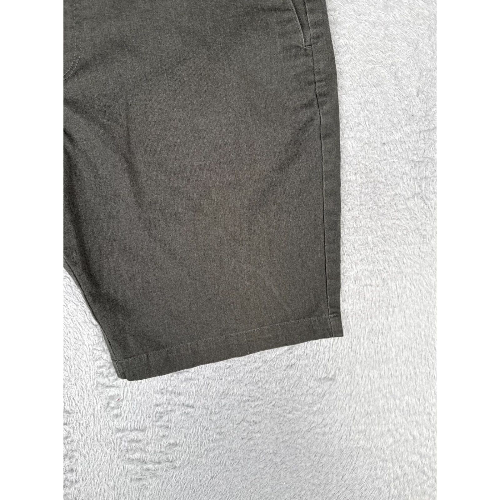 Volcom Volcom Mens 36 Gray Canvas Chino Shorts Flat Front Inseam 11 Casual Summer Skate Pockets Relaxed Fit Regular Rise Mid Vintage No Size US 36 / EU 52 - 2 Thumbnail
