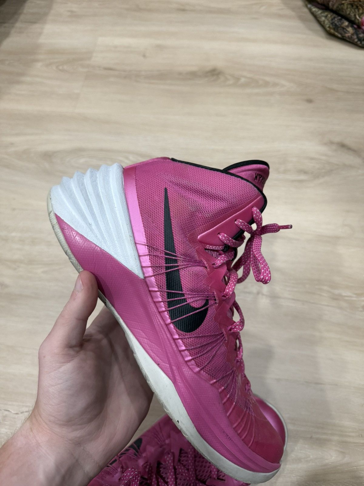 Nike Nike Hyperdunk 2013 Pink Breast Cancer Awareness Size US 12 / EU 45 - 9 Thumbnail