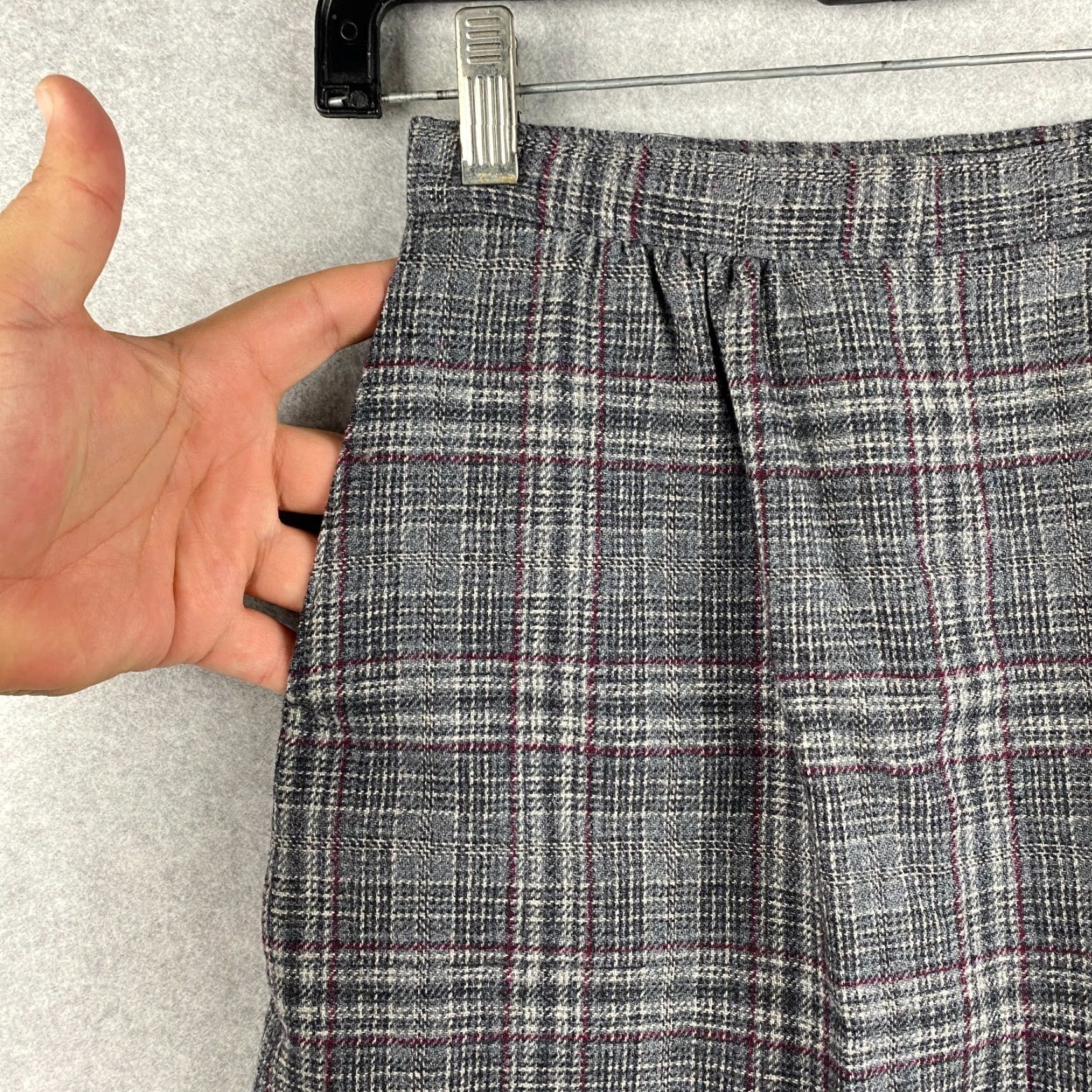 Pendleton VINTAGE Pendleton Skirt 4 Womens Gray Tartan Plaid Wool USA Made 70s Size 27" / US 4 / IT 40 - 4 Thumbnail