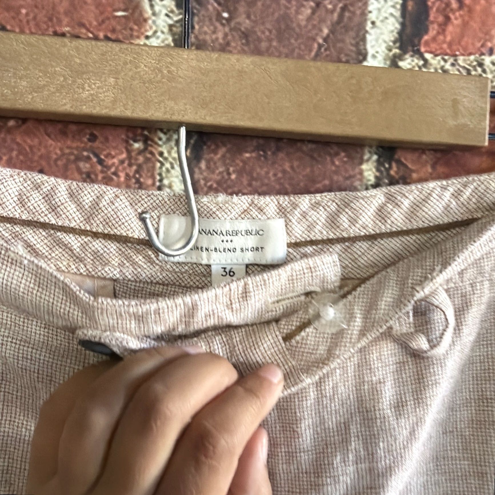 Banana Republic Banana Republic Shorts Mens Size 36 Beige Flat Front Linen Blend Chino Casual, Travel Men's Regular Waist 36 Beige Linen Blend Size US 36 / EU 52 - 2 Thumbnail