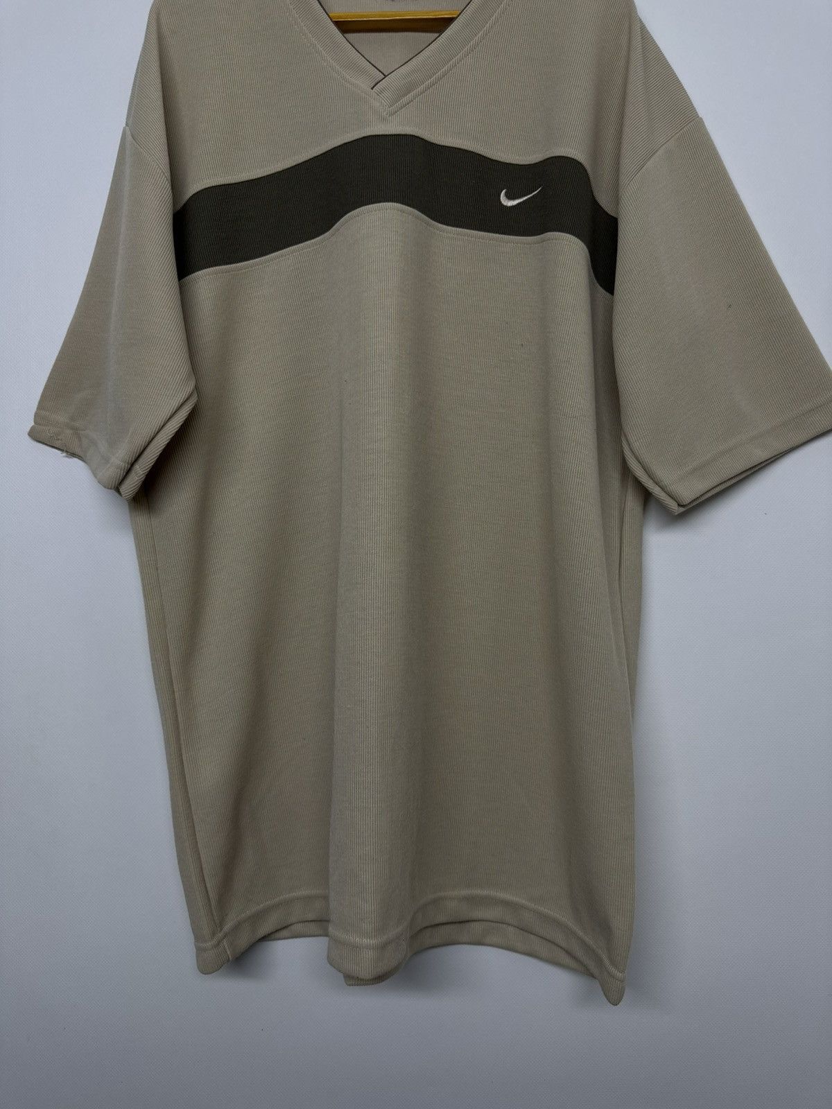 Nike Vintage Y2k Nike Swoosh Logo T-Shirt Size US L / EU 52-54 / 3 - 7 Thumbnail