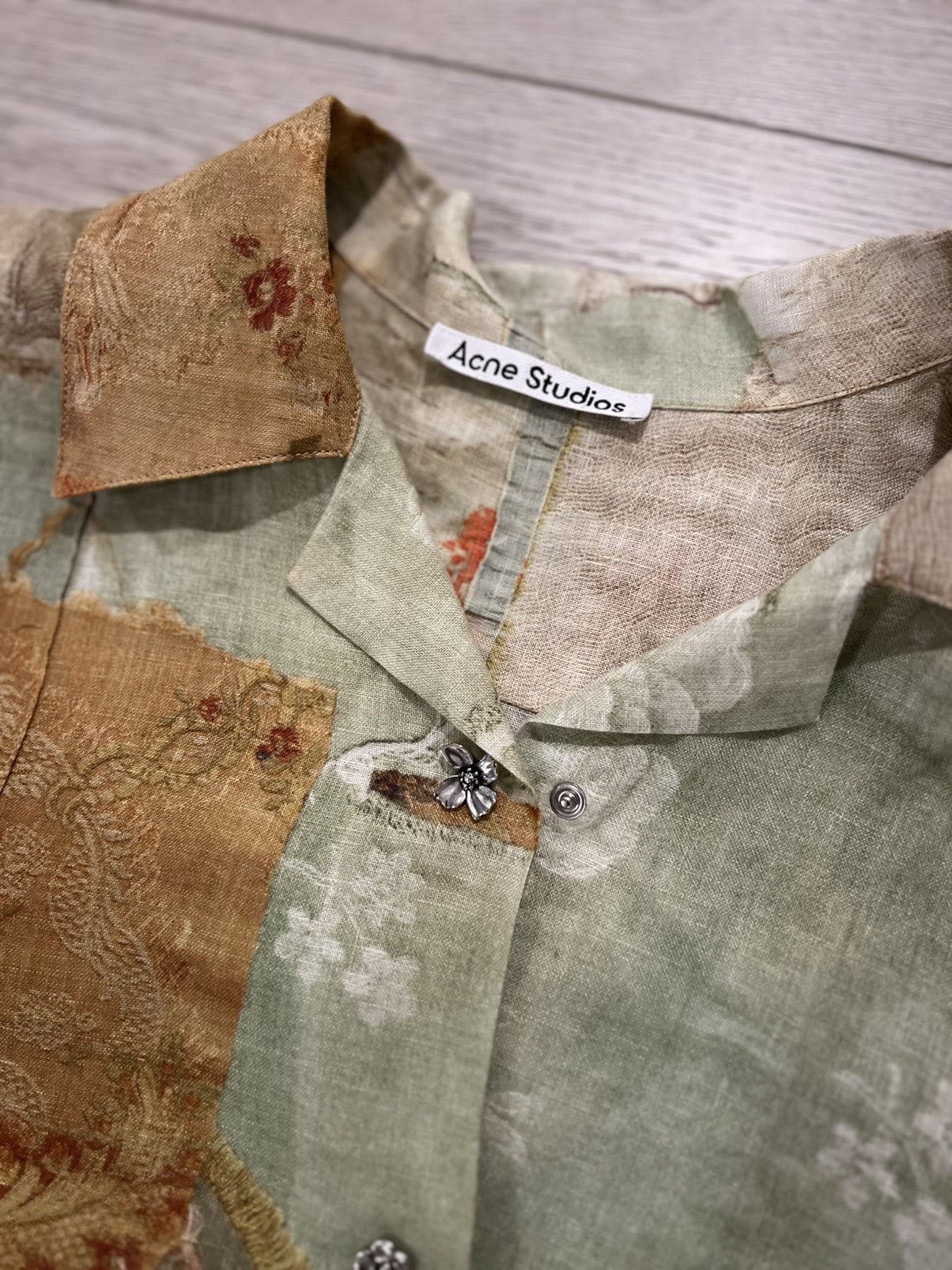 Acne Studios Acne Studios Flower Button Linen Shirt Size XXS / US 00 / IT 34 - 2 Thumbnail