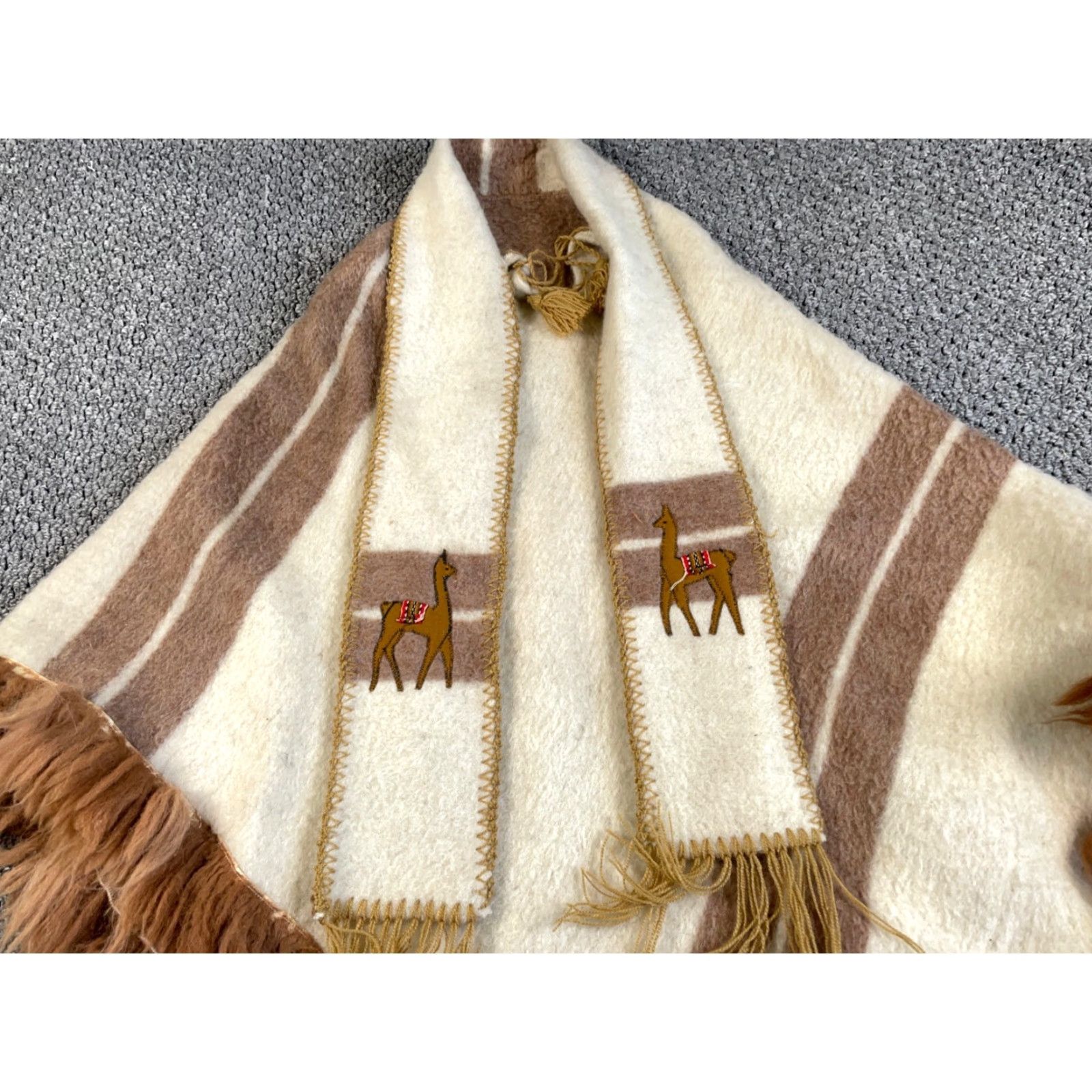 Vintage VINTAGE Alpaca Wool Fringe Poncho Cape Women's One Size Ivory Brown Bohemian Style Poncho Size ONE SIZE - 3 Thumbnail