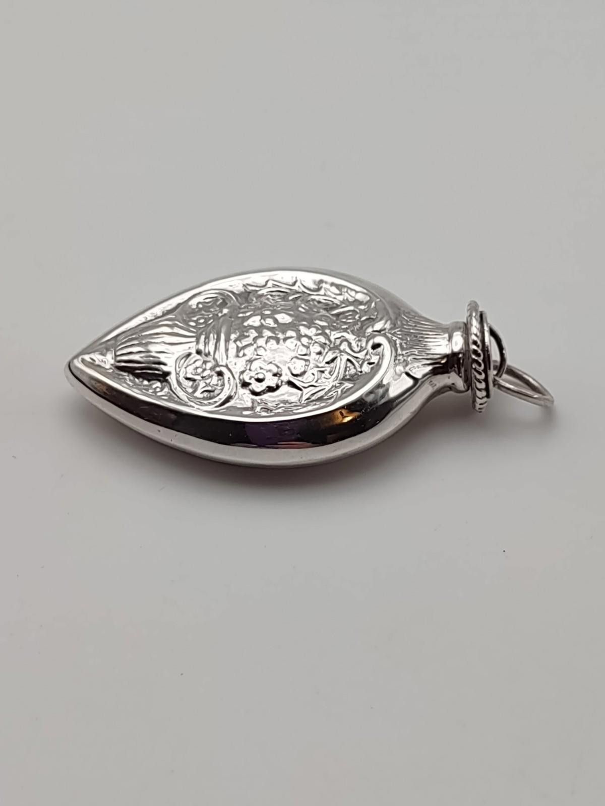 The Unbranded Brand Vintage Thai 925 Sterling Memorial Keepsake Pendant Size ONE SIZE - 3 Thumbnail