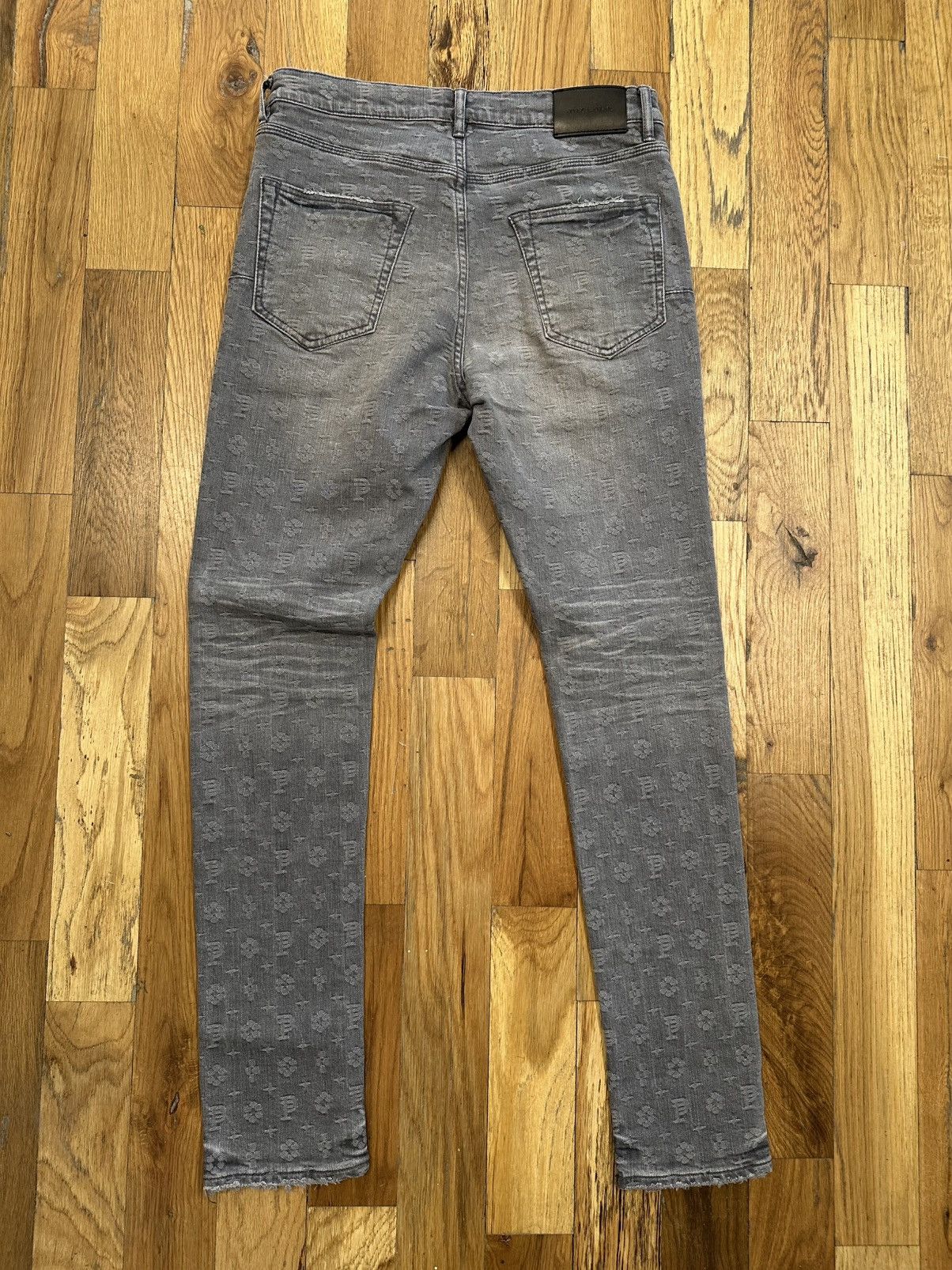 Purple Brand Purple Brand Knee Rip Monogram Grey Denim Jeans Size 31 Size US 31 - 2 Thumbnail