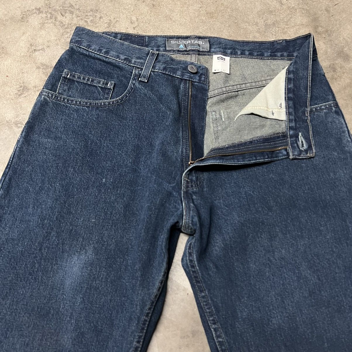 Levi's × Levi's Vintage Clothing × Vintage Vintage 2000’s Levi’s Silver-Tab BAGGY Wide-Leg Denim Jeans Size US 31 - 6 Thumbnail