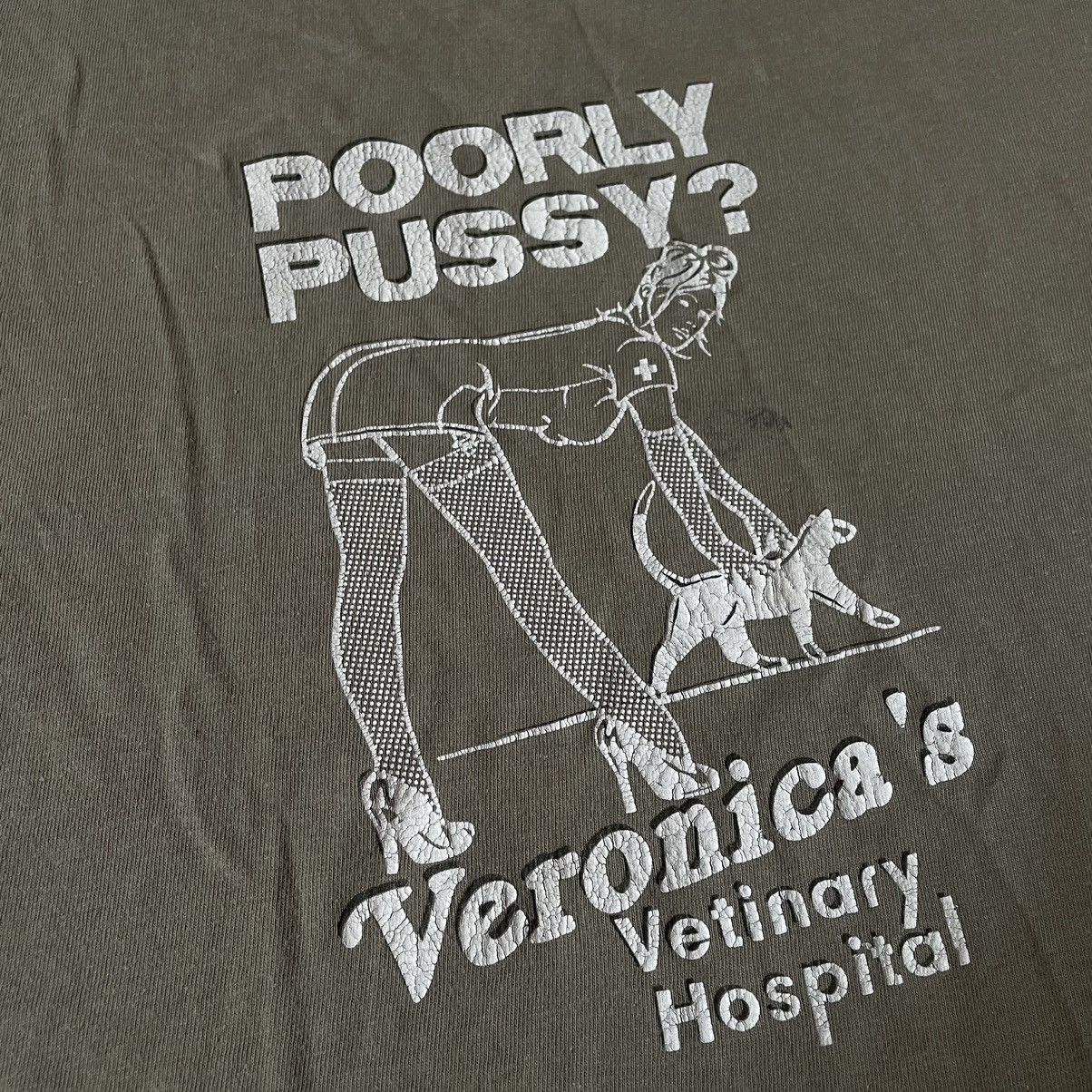 Vintage Vintage Y2K Poorly Pussy Graphic Tee Grunge Streetwear M Size US M / EU 48-50 / 2 - 3 Thumbnail