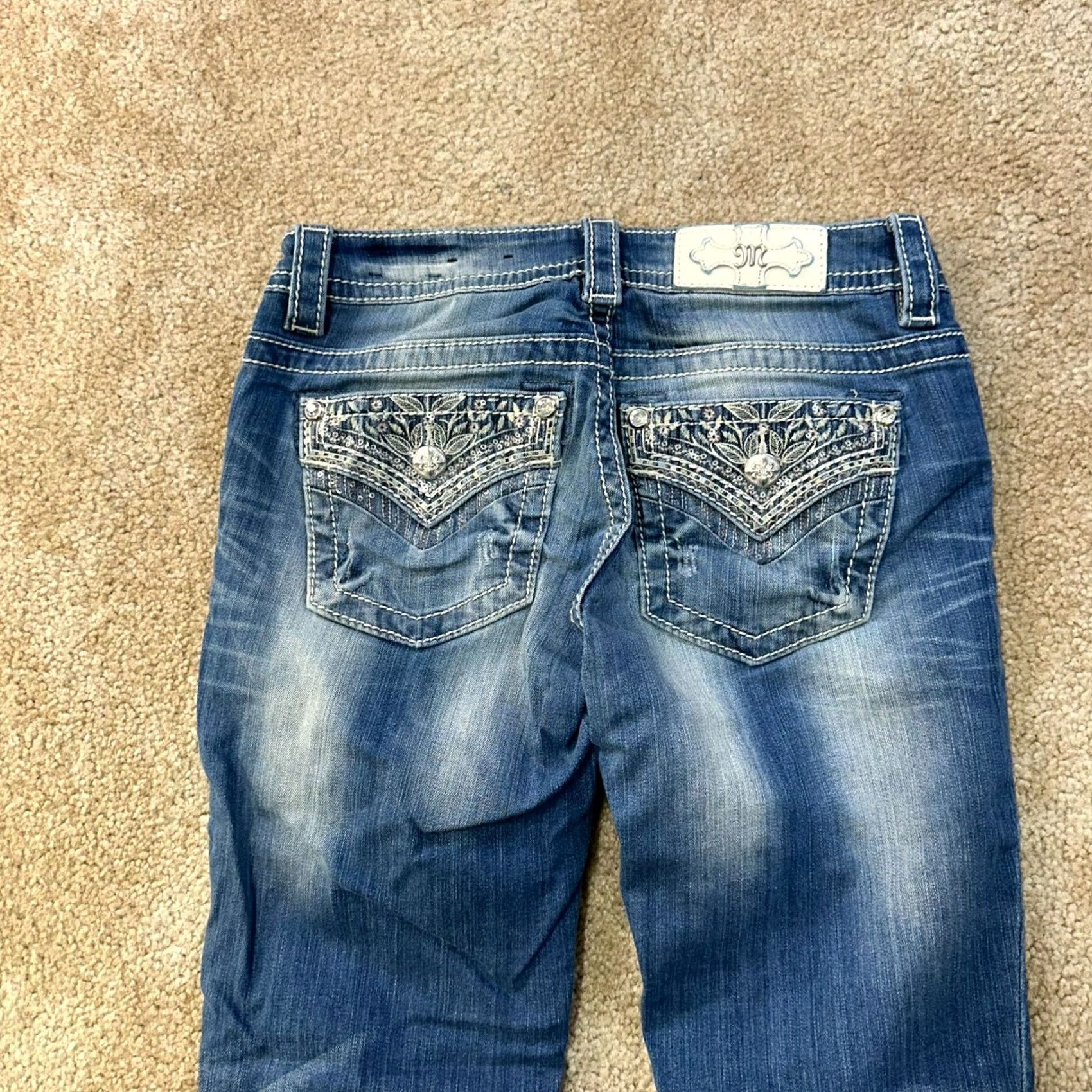 Miss Me Miss Me Jeans Cropped Denim Mid Rise 25 Blue Stretch 5-Pocket Womens Jeans Regular Rise Mid 8.5-10.5in Inseam 27in Dark Denim 25W Blue Size 42" / US 20 - 5 Thumbnail
