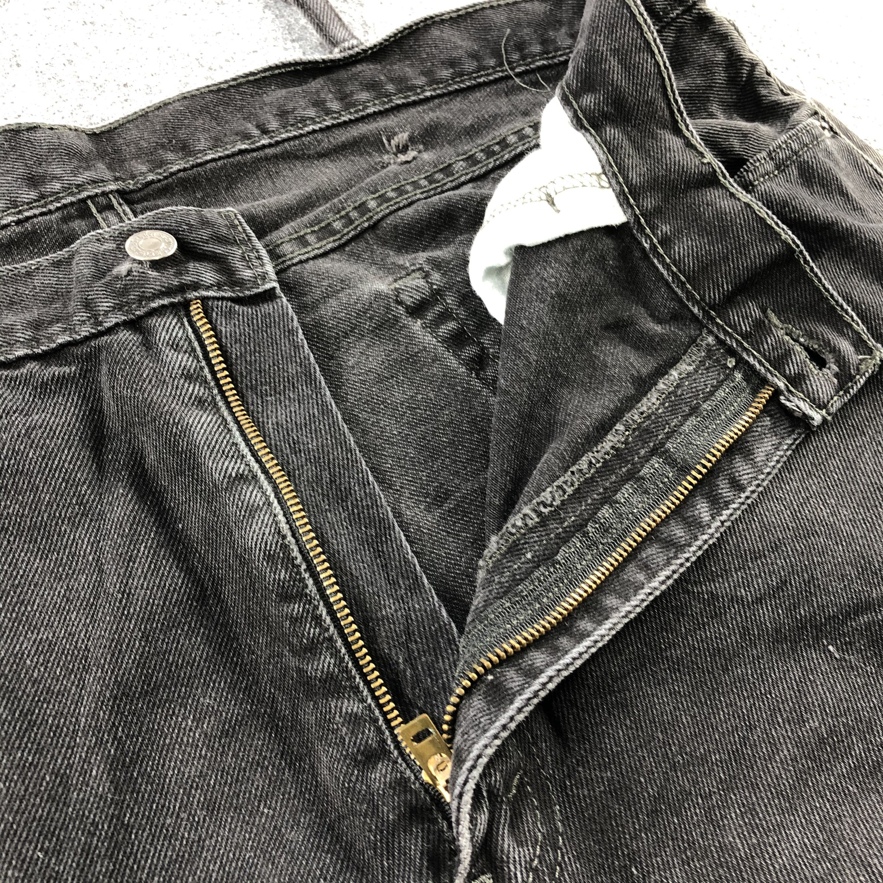 Levi's Vintage Black Levis 505 Jeans- J1373 Size US 41 - 8 Thumbnail