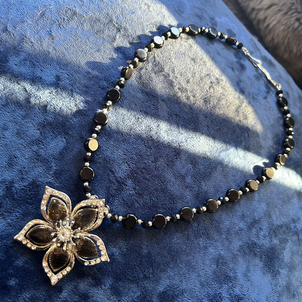 Handmade Handcrafted stone flower pendant beaded necklace Size ONE SIZE - 5 Thumbnail