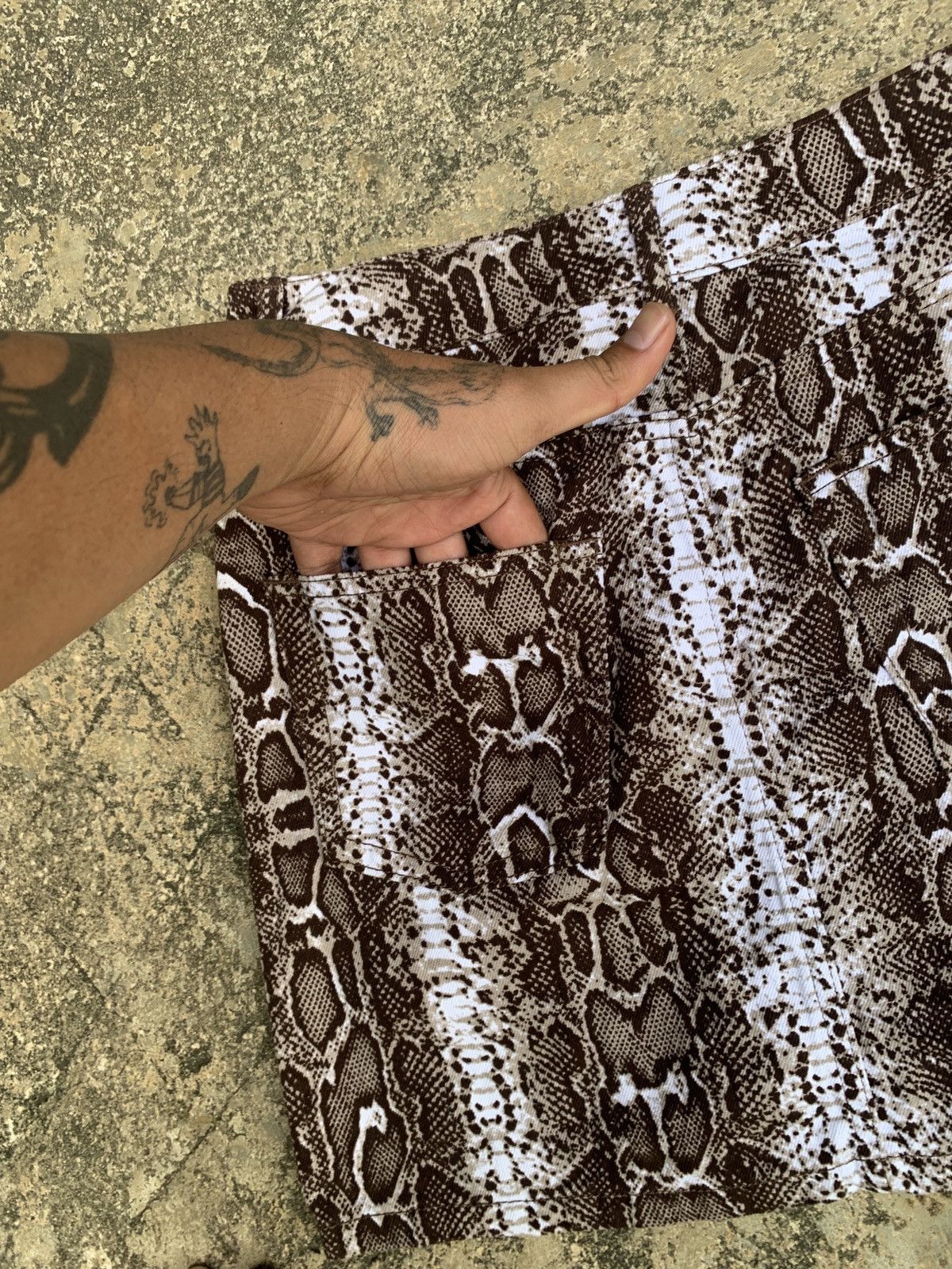 Topshop Topshop MOTO Snakeskin Pattern Print Graphic Mini Skirt Size 27" / US 4 / IT 40 - 4 Thumbnail