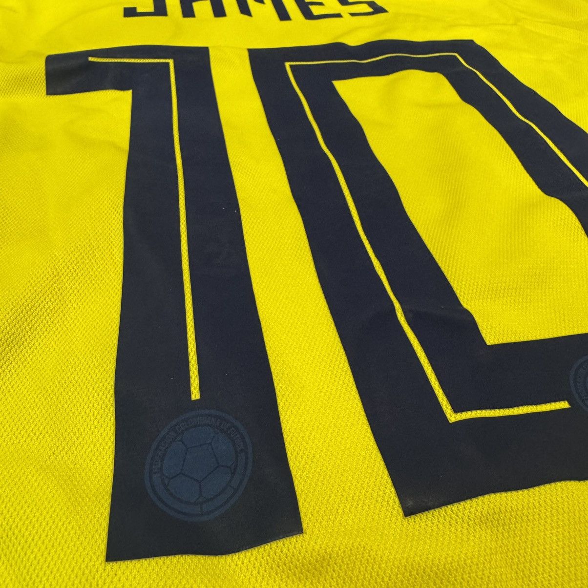 Adidas Colombia 18/19 home shirt #10 James (Bnwt) Size US M / EU 48-50 / 2 - 6 Thumbnail