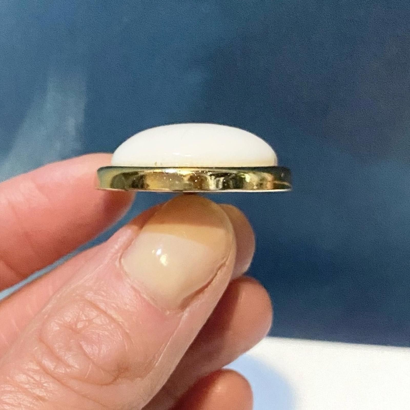 Vintage Vintage Large Thick White Plastic Dome Rimmed Gold Tone Size ONE SIZE - 3 Thumbnail