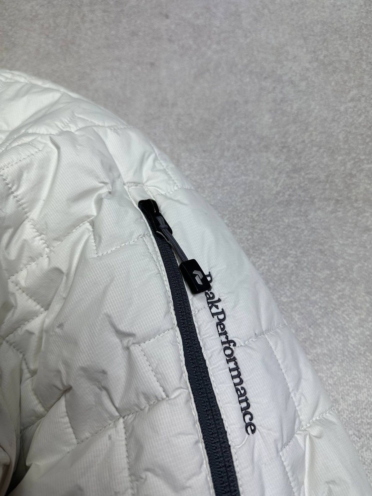 Peak Performance Peak Performance Light White Goose Puffer Jacket Mens L Size US L / EU 52-54 / 3 - 5 Thumbnail