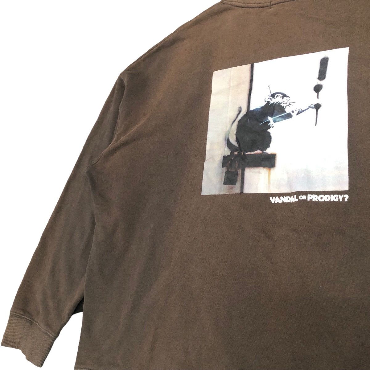 image of Art Brandalised Banksy’S Exclamation Rat Sweatshirt in Grey, Men's (Size XL)