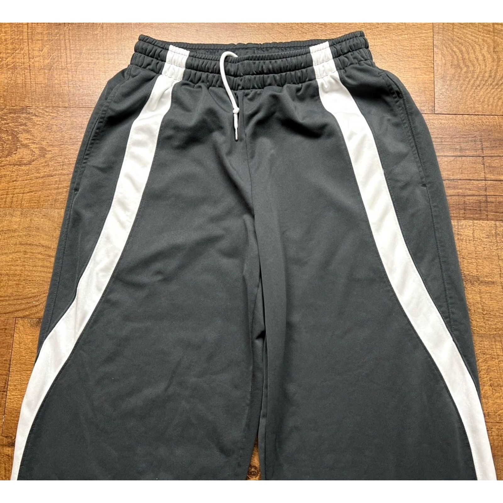 Nike VINTAGE Nike Air Jordan Men’s Baggy Warm Up Sweatpants Gray Striped - Medium Size US 31 - 2 Thumbnail