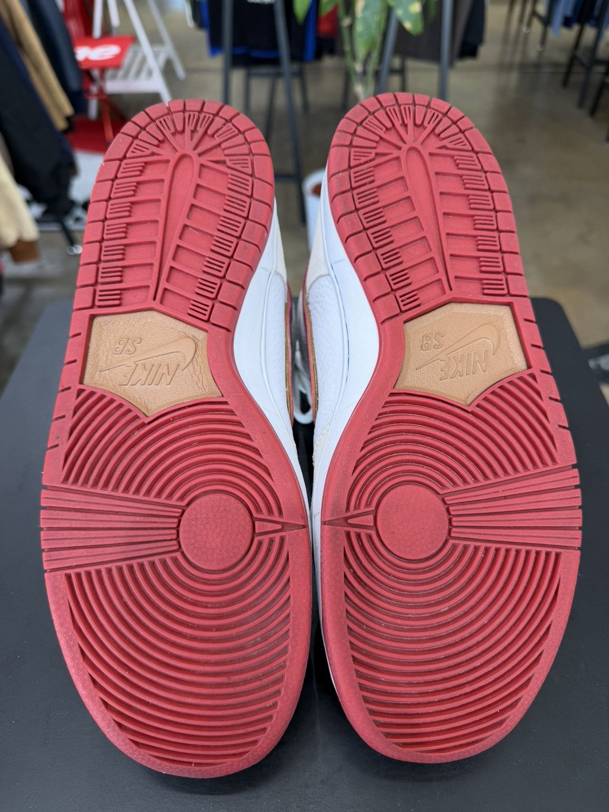 Nike Nike SB Dunk High Sail Bright Crimson Size 9.5 (2020) Size US 9.5 / EU 42-43 - 9 Thumbnail