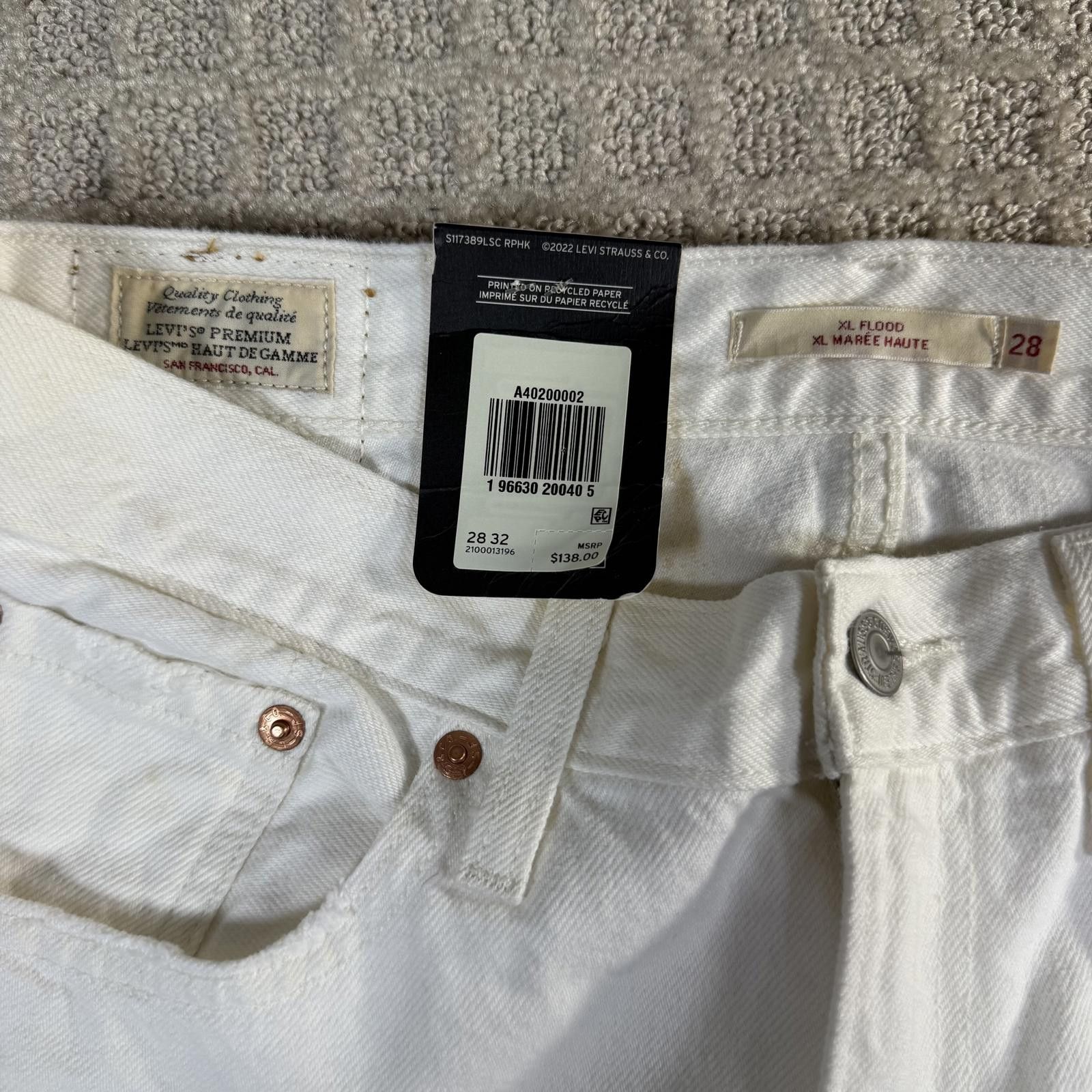 Levi’s XL Flood White Wide Leg Jeans 32x32 NWT
