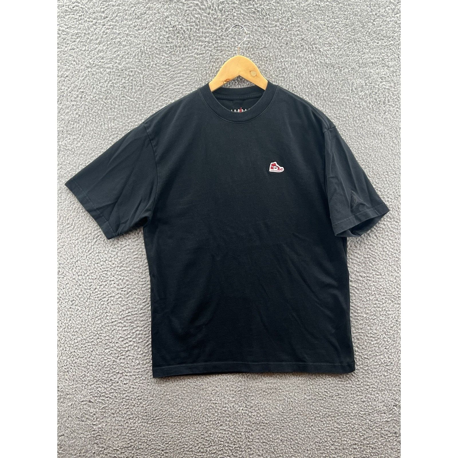 Jordan Brand Jordan Sneaker Retro 1 Patch Black T-Shirt Medium FN5982-010 Size US M / EU 48-50 / 2 - 1 Thumbnail