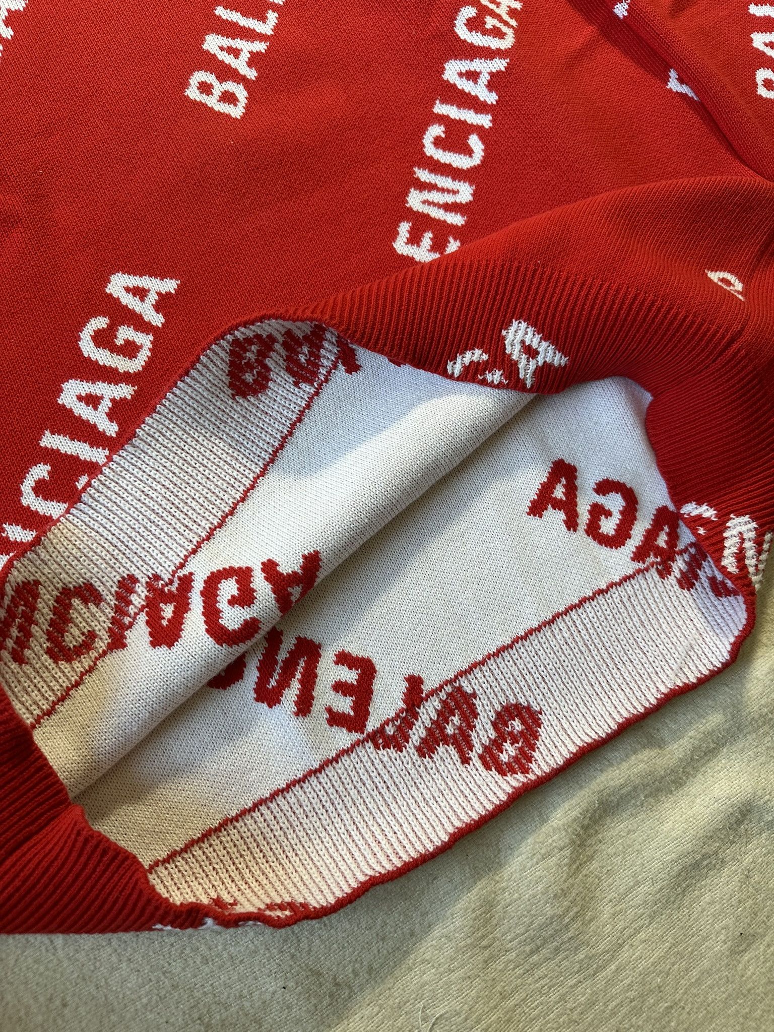 Balenciaga Balenciaga Sweater Allover Logo Red Size US XS / EU 42 / 0 - 5 Thumbnail