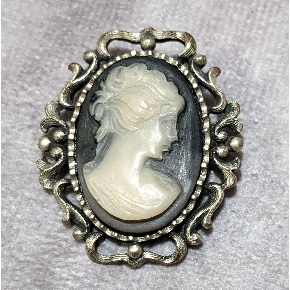 Other Vintage Victorian Style Black And White Cameo Brooch Size ONE SIZE - 4 Thumbnail