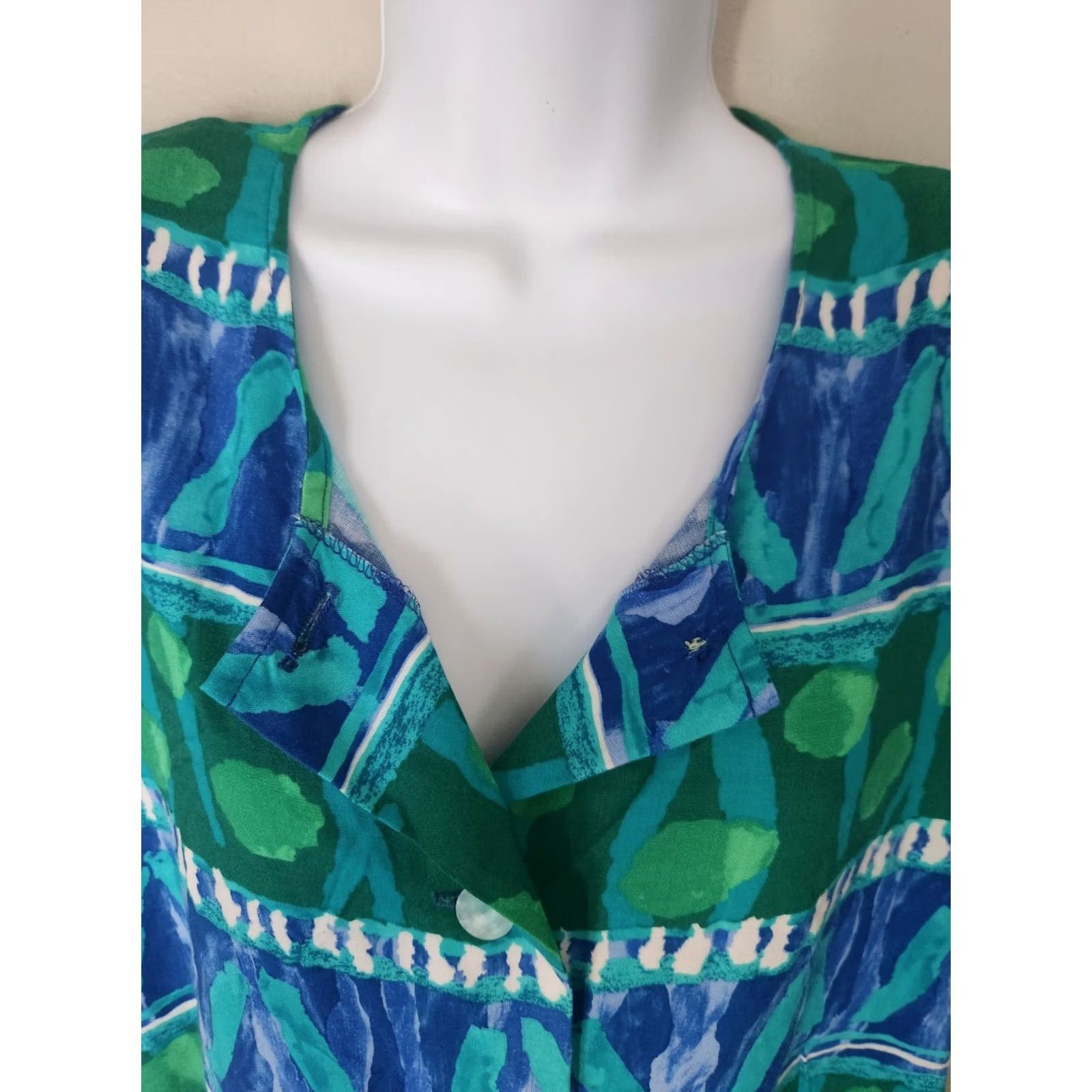 Vintage VINTAGE Two Twenty Shirt M Green 1990s Rayon Women’s Button Up Top Size M / US 6-8 / IT 42-44 - 2 Thumbnail