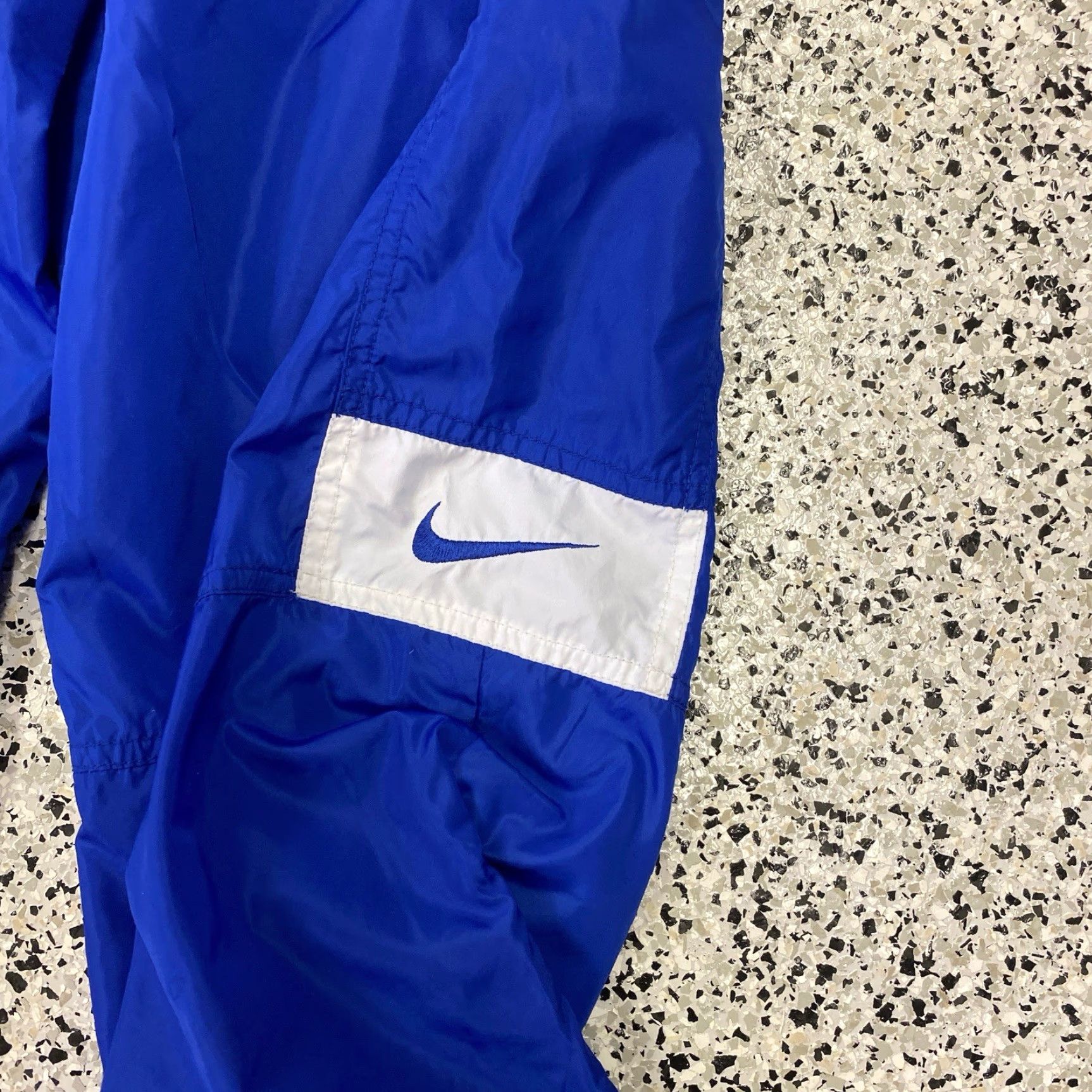 Nike VINTAGE Nike Pants Men Small Blue Track Pants Windbreakers 90s Y2K Joggers Nike Sportswear Regular Mens Blue 90s Sports Size US 29 - 2 Thumbnail