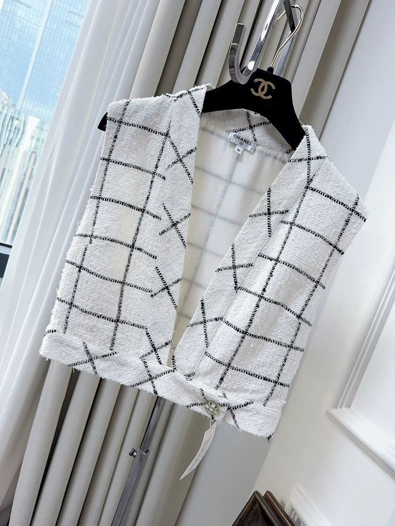 Chanel Chanel 19s beach series black and white plaid vest Size XS / US 0-2 / IT 36-38 - 1 Thumbnail