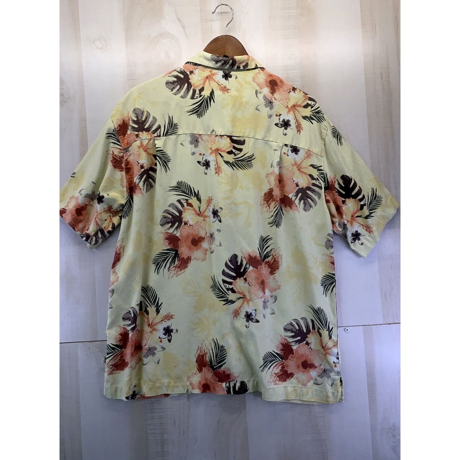 Vintage VINTAGE Island Shores Mens Button-Up Silk Floral Hawaiian Tropical Shirt L Yellow 5421 Mens Size US L / EU 52-54 / 3 - 5 Thumbnail