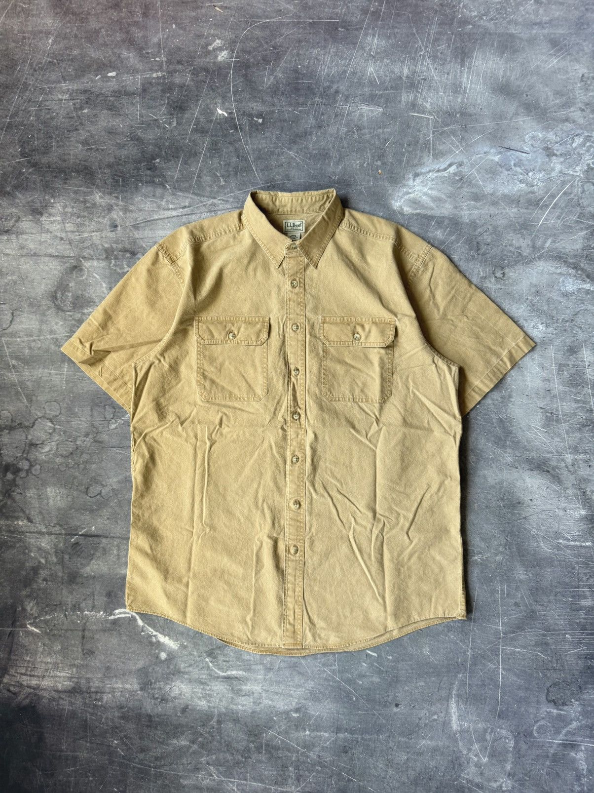 L.L. Bean Vintage LL Bean Button-down Short-Sleeve Shirt (L-Tall) Size US L / EU 52-54 / 3 - 1 Thumbnail