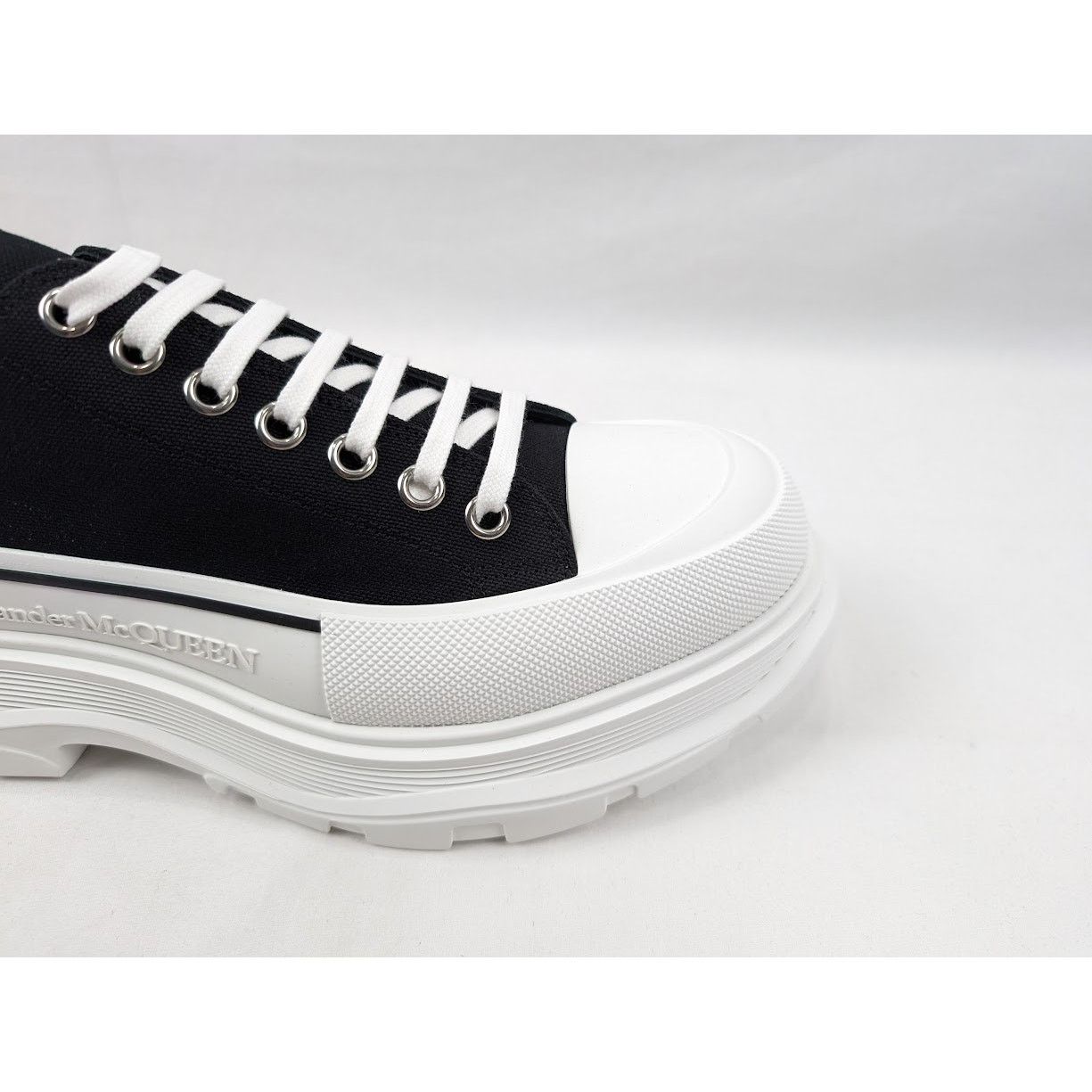 Alexander McQueen o1rshd1 Tread Slick Boots in Black/White Size US 12 / EU 45 - 3 Thumbnail
