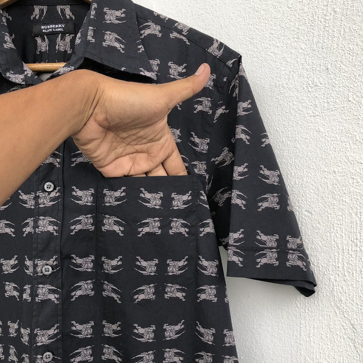 Burberry Burberry Black Label Overprint Logo Stretchable Short Sleeve Size US S / EU 44-46 / 1 - 11 Thumbnail
