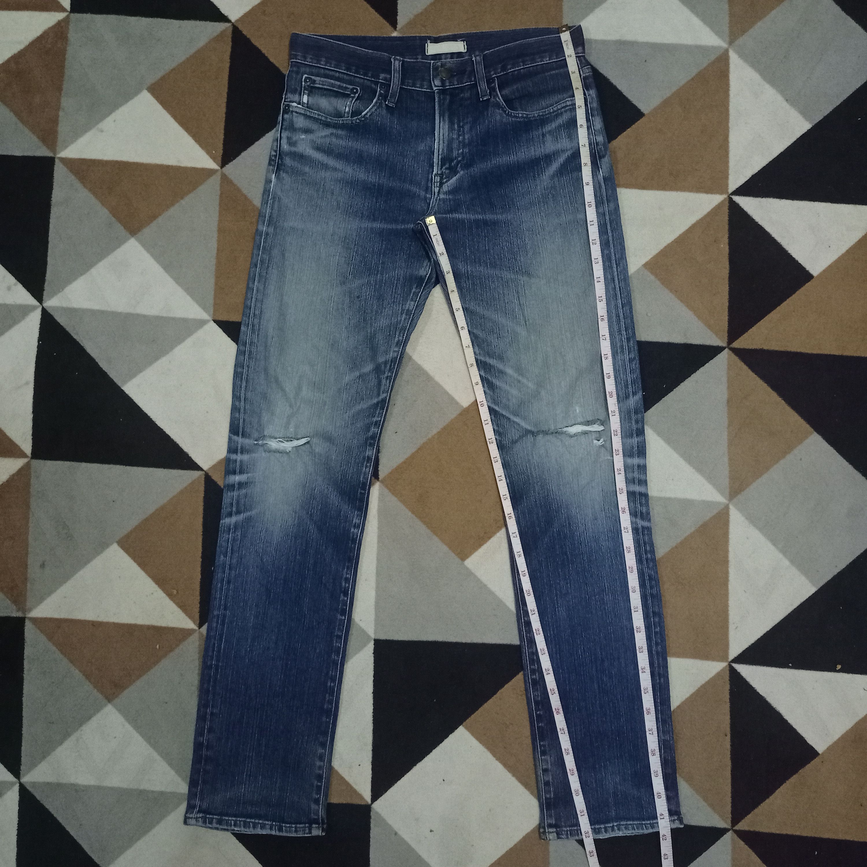 Japanese Brand × Uniqlo Vintage Japanese Uniqlo Blue Wash Distressed Jeans 31x32 Size US 31 - 9 Thumbnail
