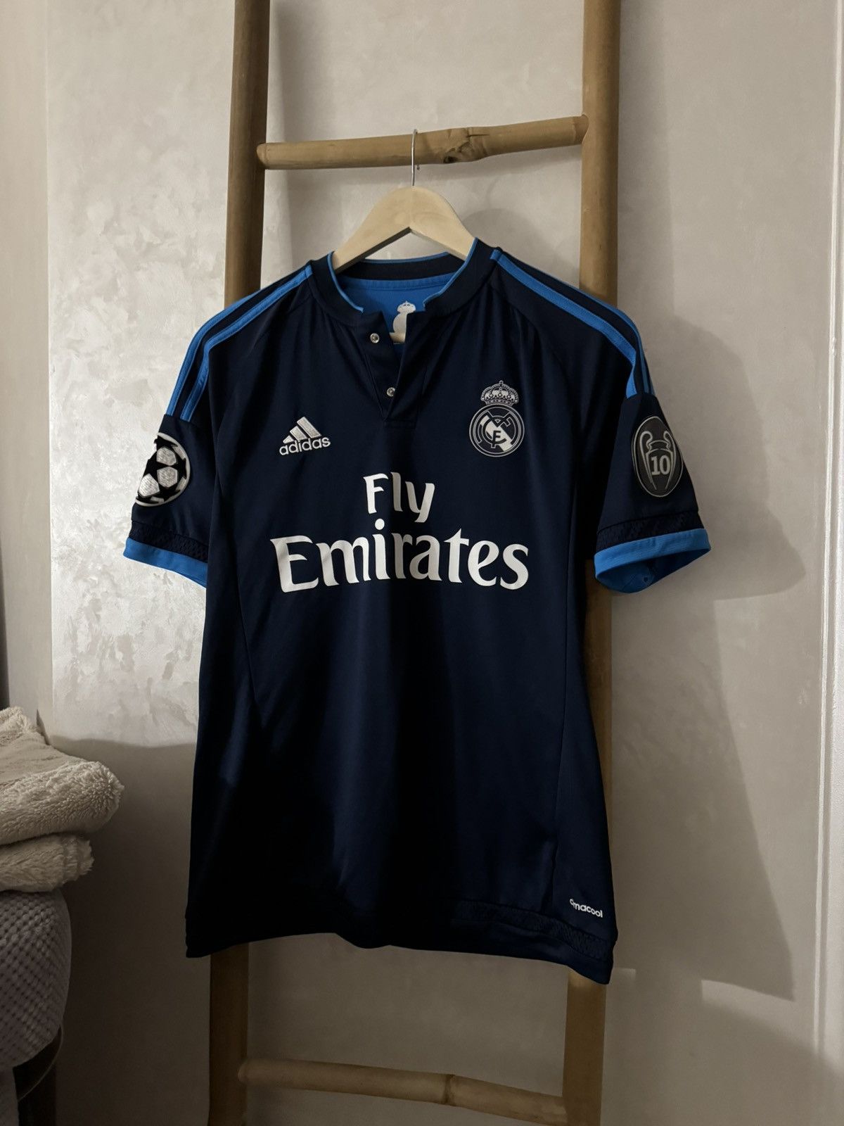 Adidas Adidas Real Madrid 2015 Gareth Bale 11 Third Jersey Size US S / EU 44-46 / 1 - 1 Thumbnail