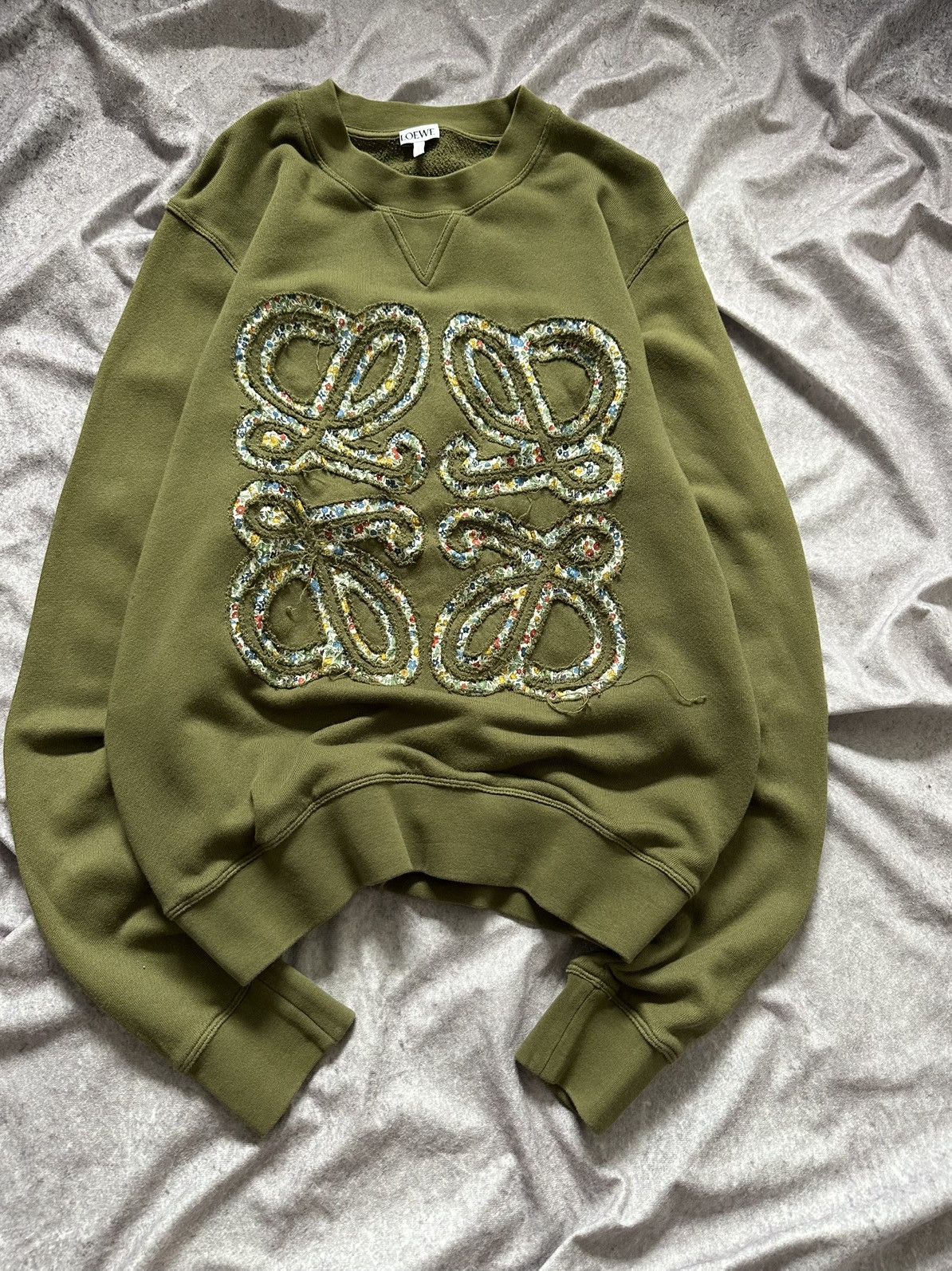 Loewe Loewe Slim Fit Anagram Flowers Logo Embroidered Sweatshirt Size US S / EU 44-46 / 1 - 3 Thumbnail