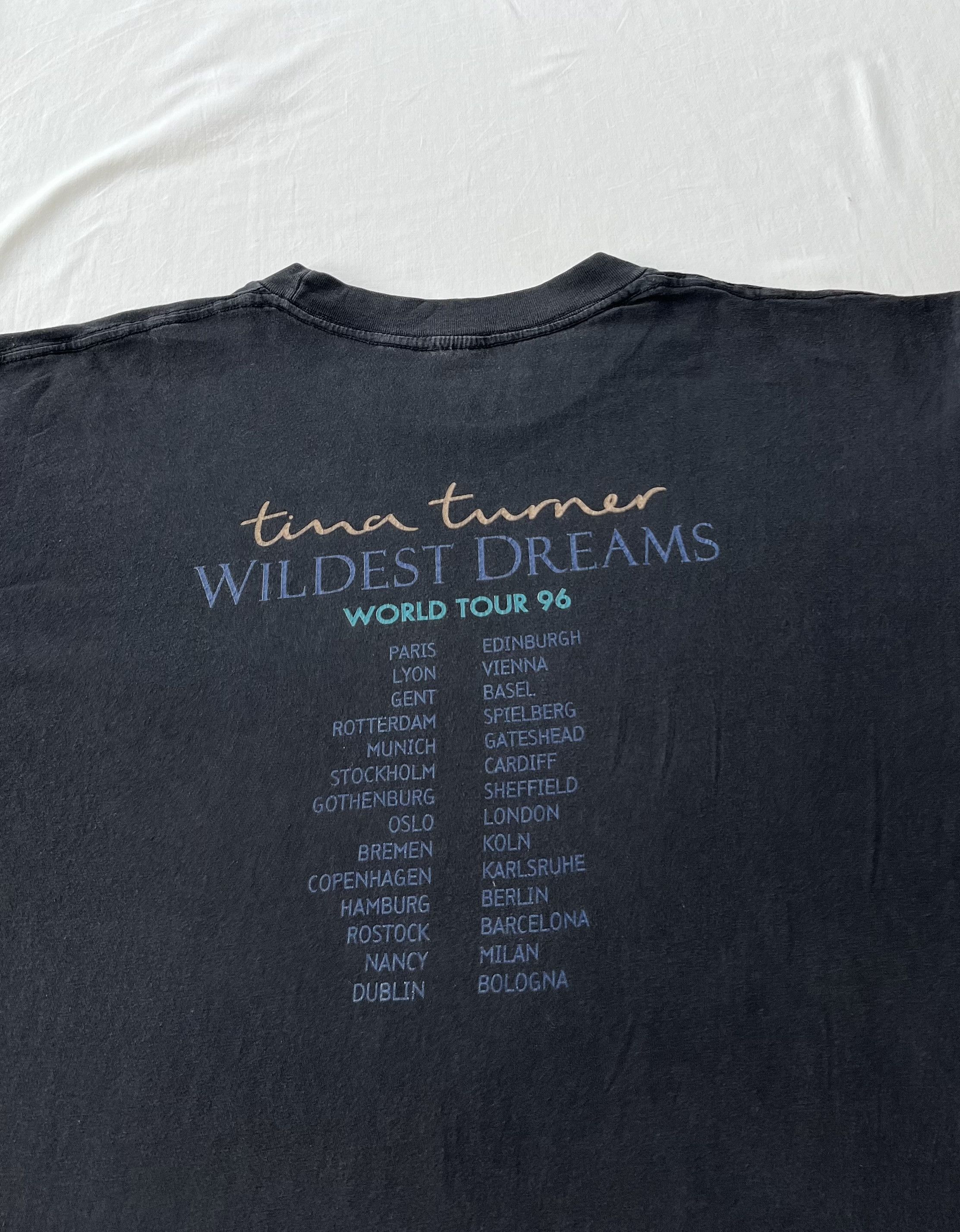 Band Tees Vintage 1996 Tina Turner Wildest Dreams Tour Black T-shirt Size US XL / EU 56 / 4 - 9 Thumbnail